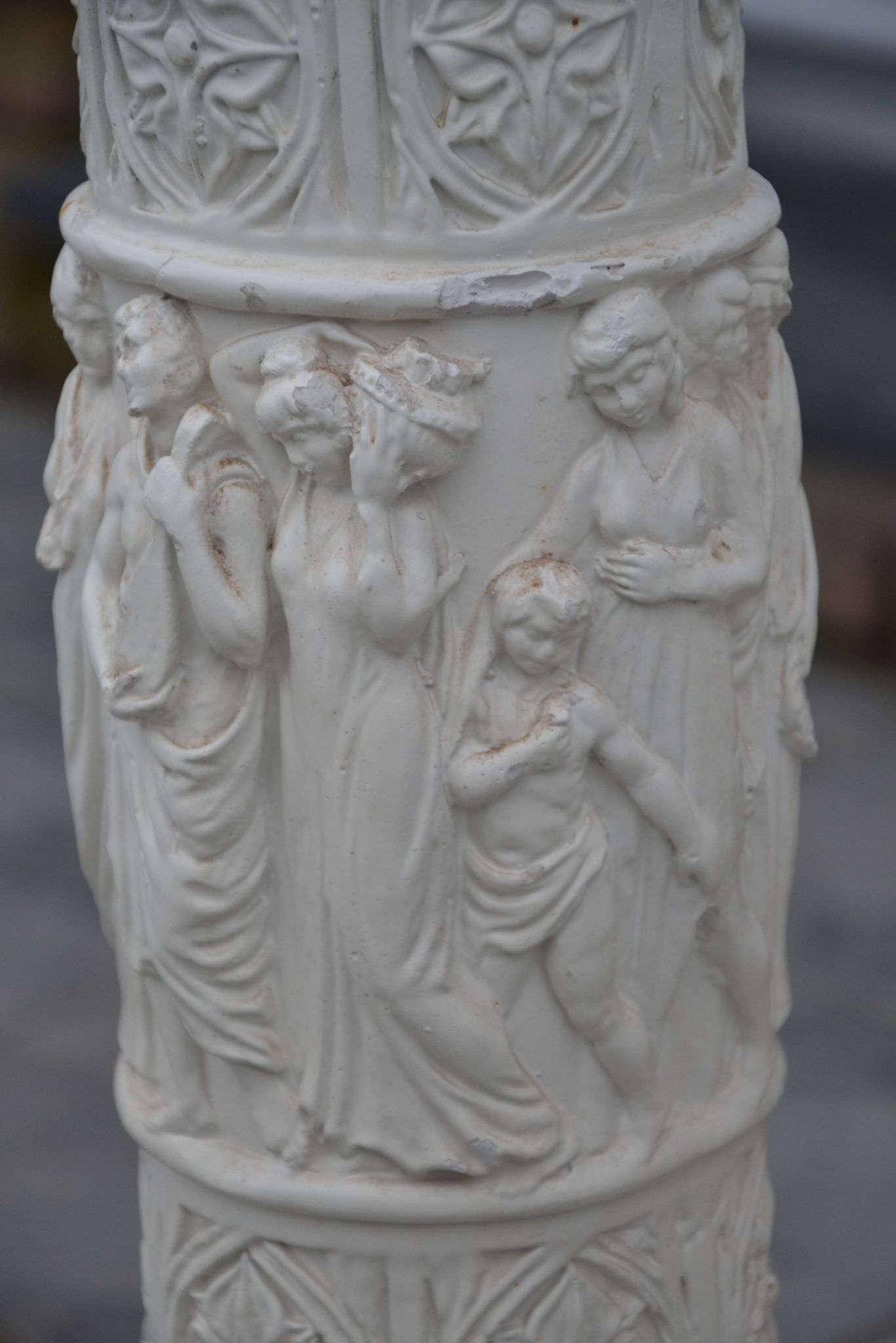 2 old plaster columns