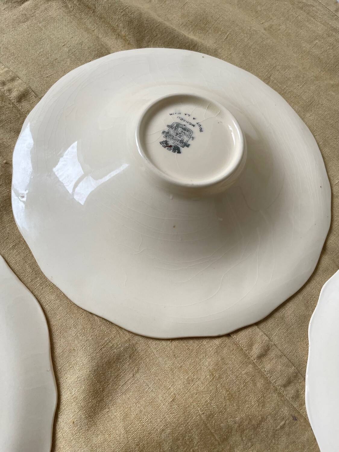 6 Plates and Dish with Painted Flowers Faïencerie Longchamp Monaco 1960s