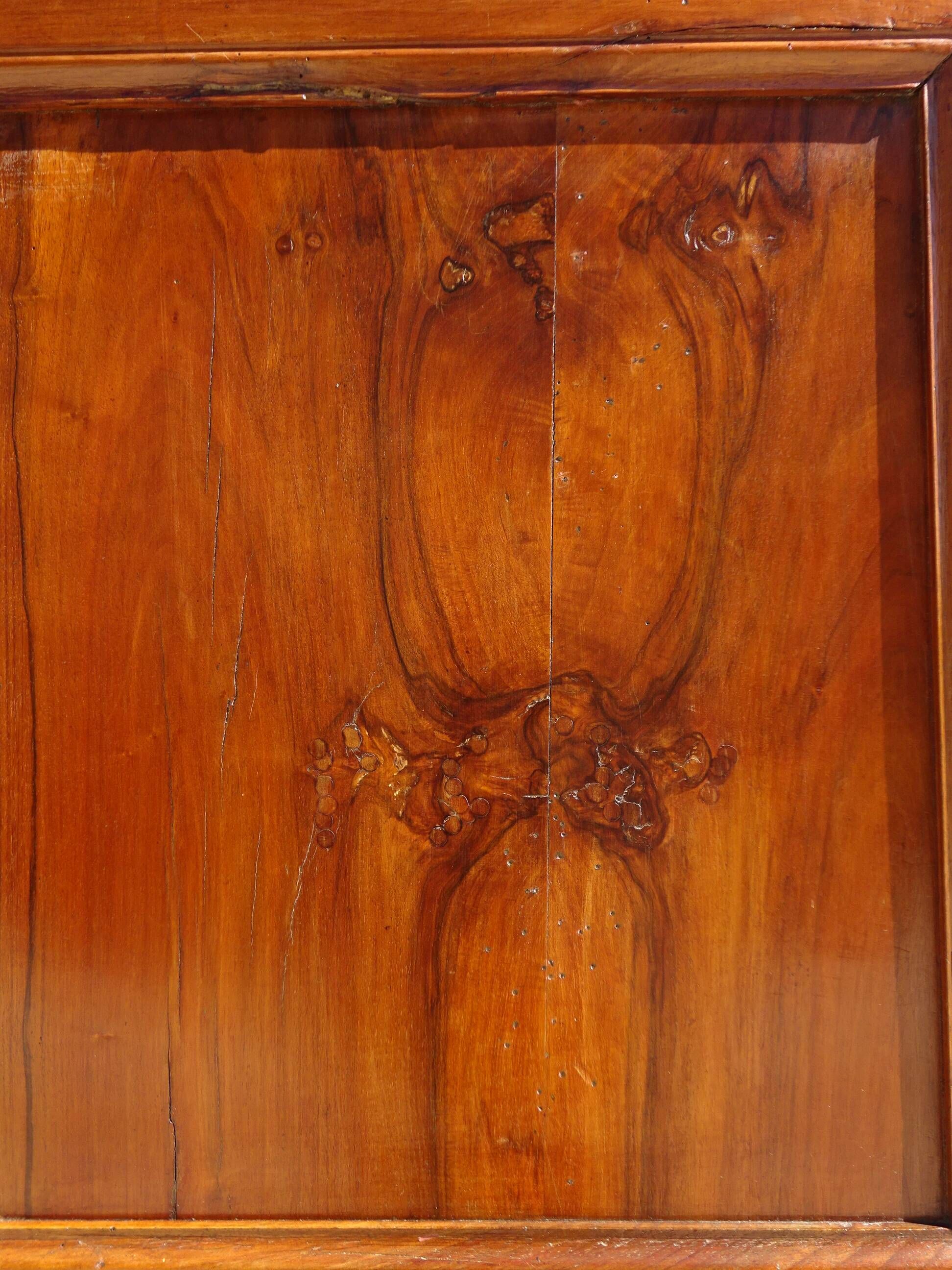 Ancienne armoire Louis Philippe en noyer