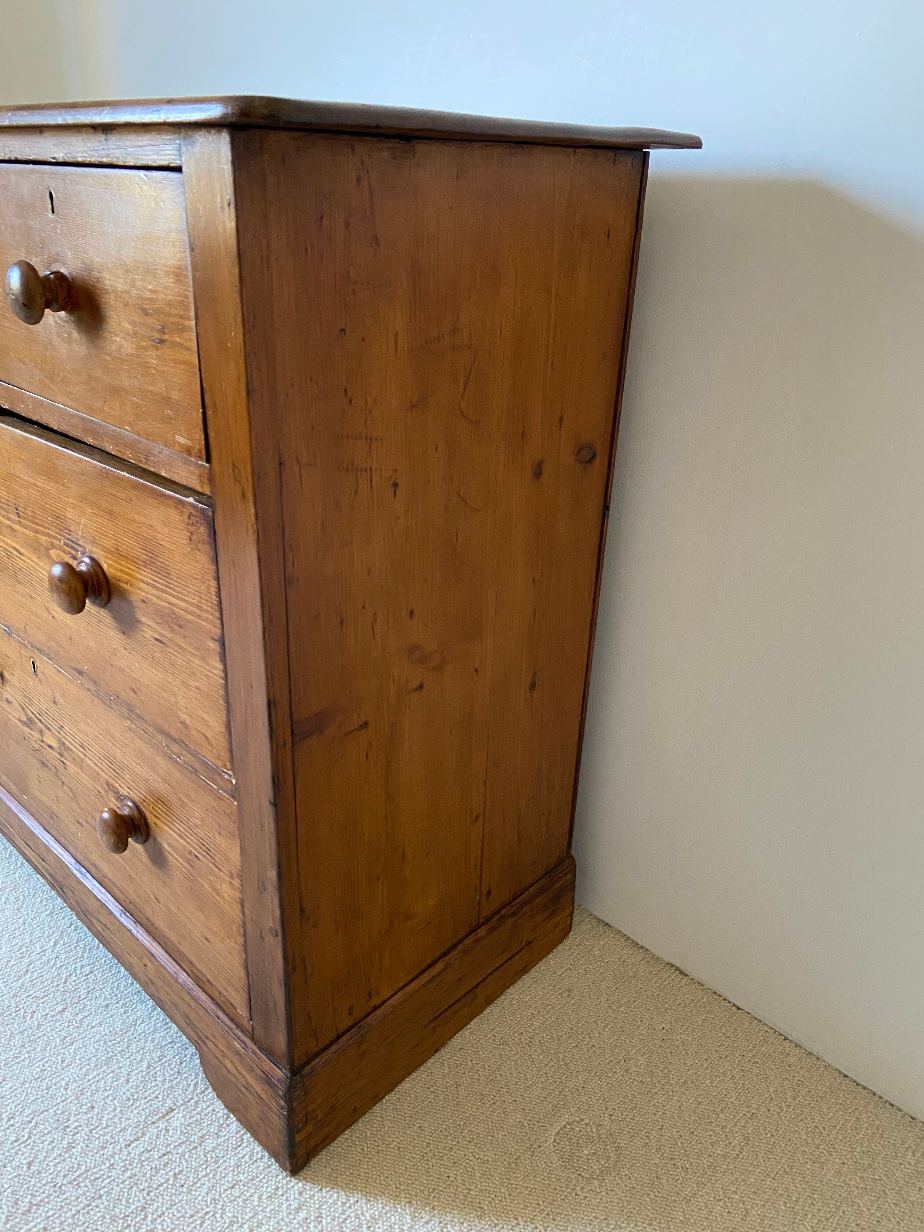 English pine chest of drawers early twentieth century