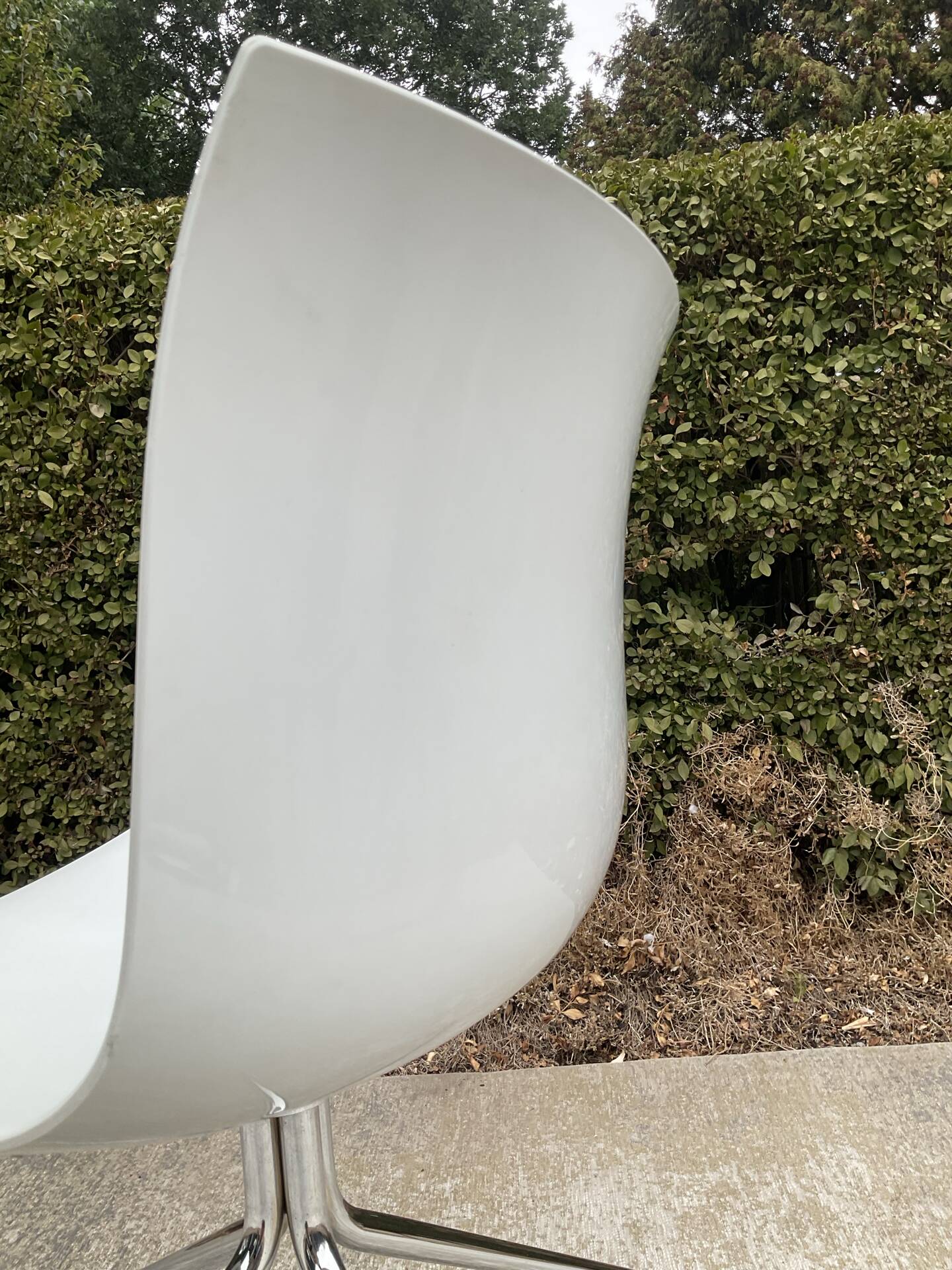 Chaise pivotante Catifa édition Arper par Lievore Alther