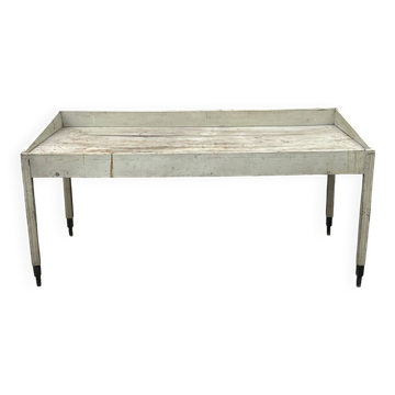 Table de rempotage ou de tri
