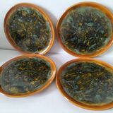Set of 4 flamed enamel plates in green and amber from the 60s-70s.