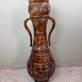 Important carved wooden jar