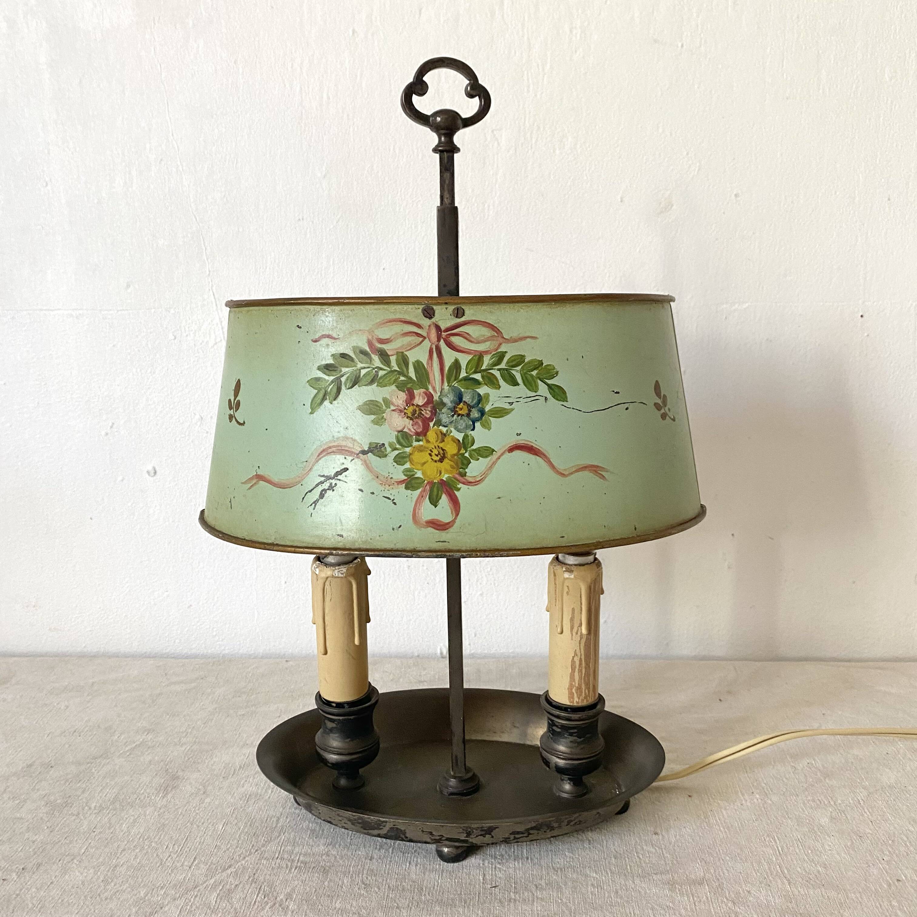 Bouillotte lamp in painted sheet metal decorated with flowers