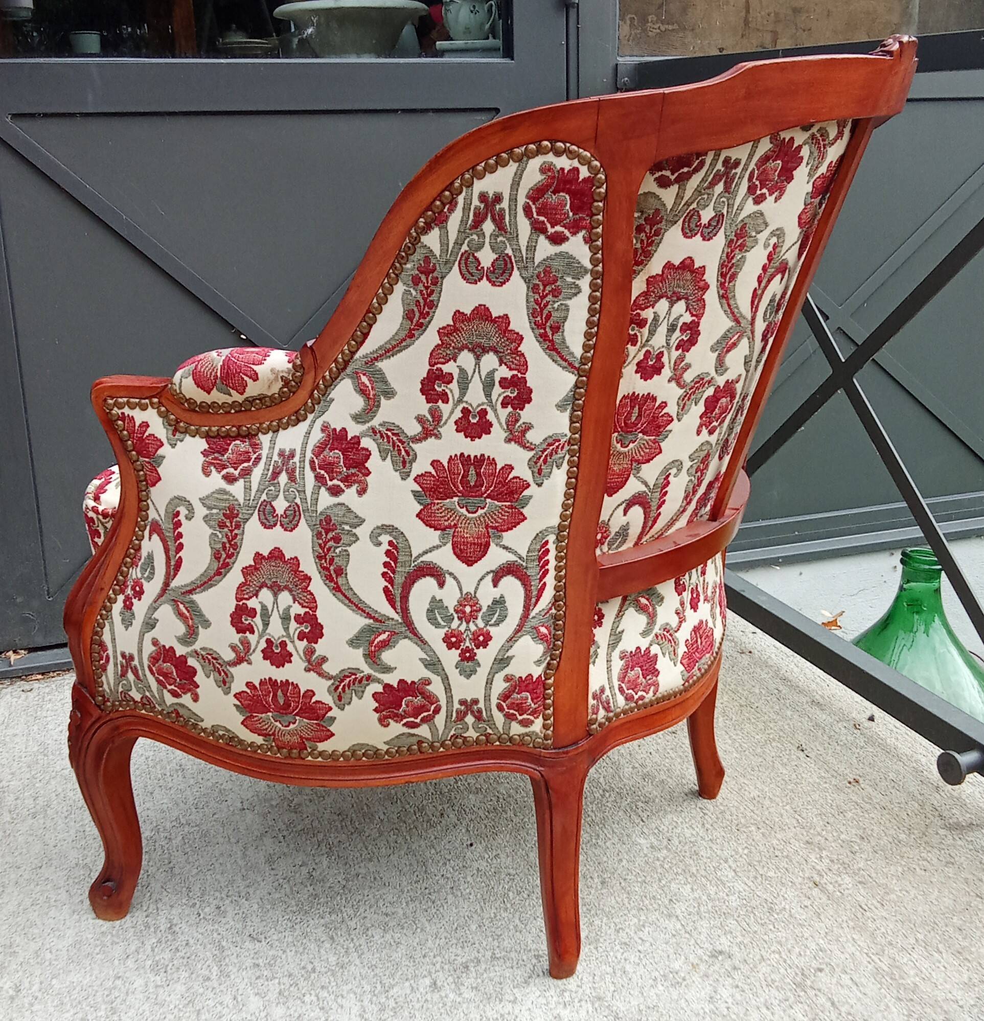 Antique salon with a banquette and Louis XV style bergère chairs.