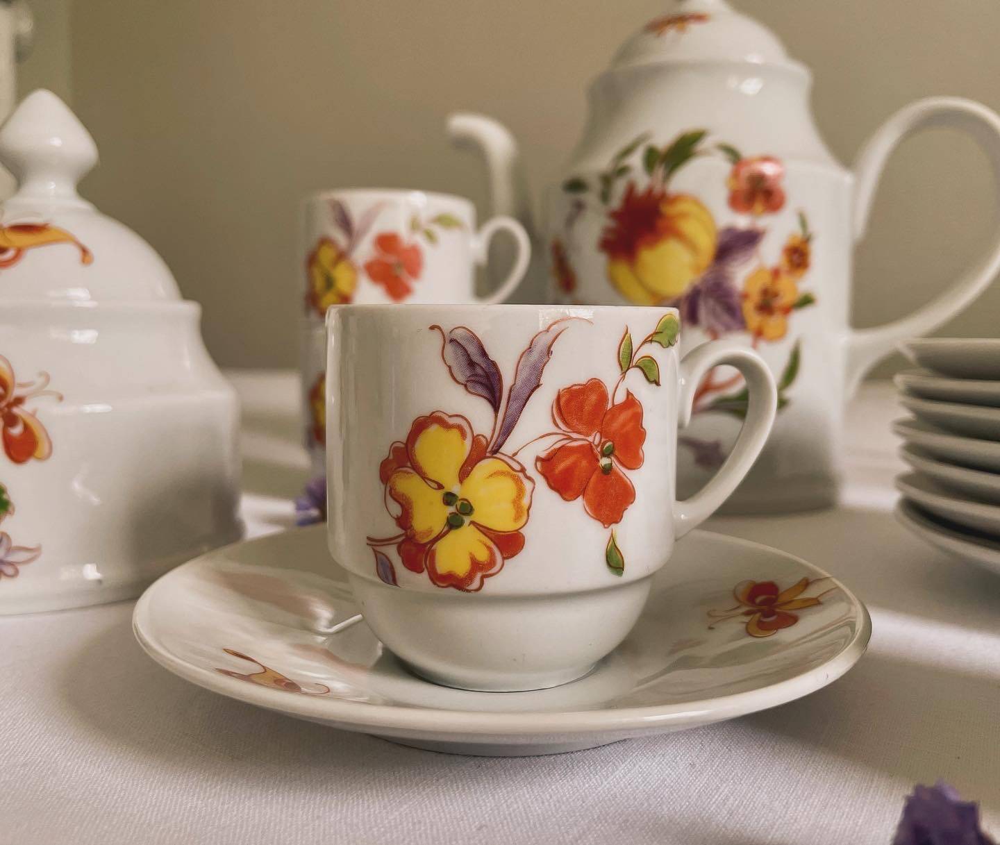 ANCAP porcelain coffee service with coffee maker and porcelain sugar bowl