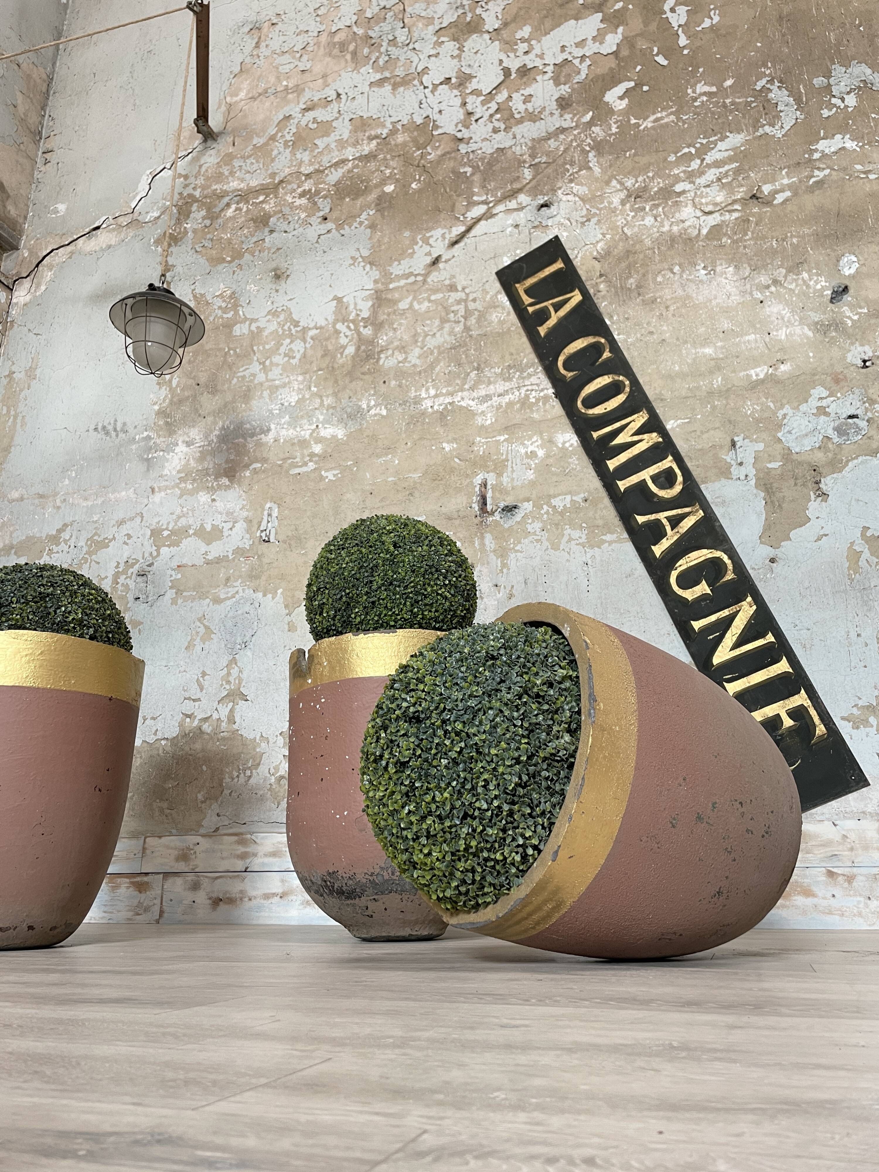 Planters, foundry crucibles