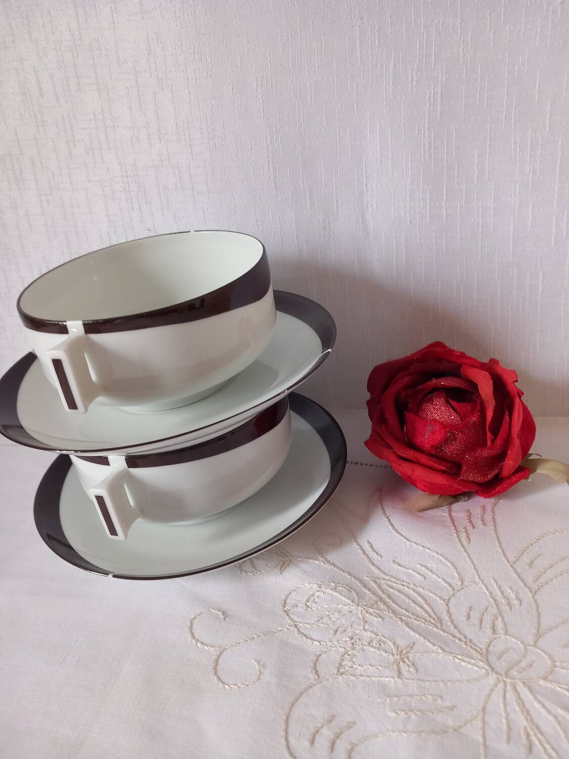 Lunch duo cups and saucers in Limoges porcelain by Lafarge.