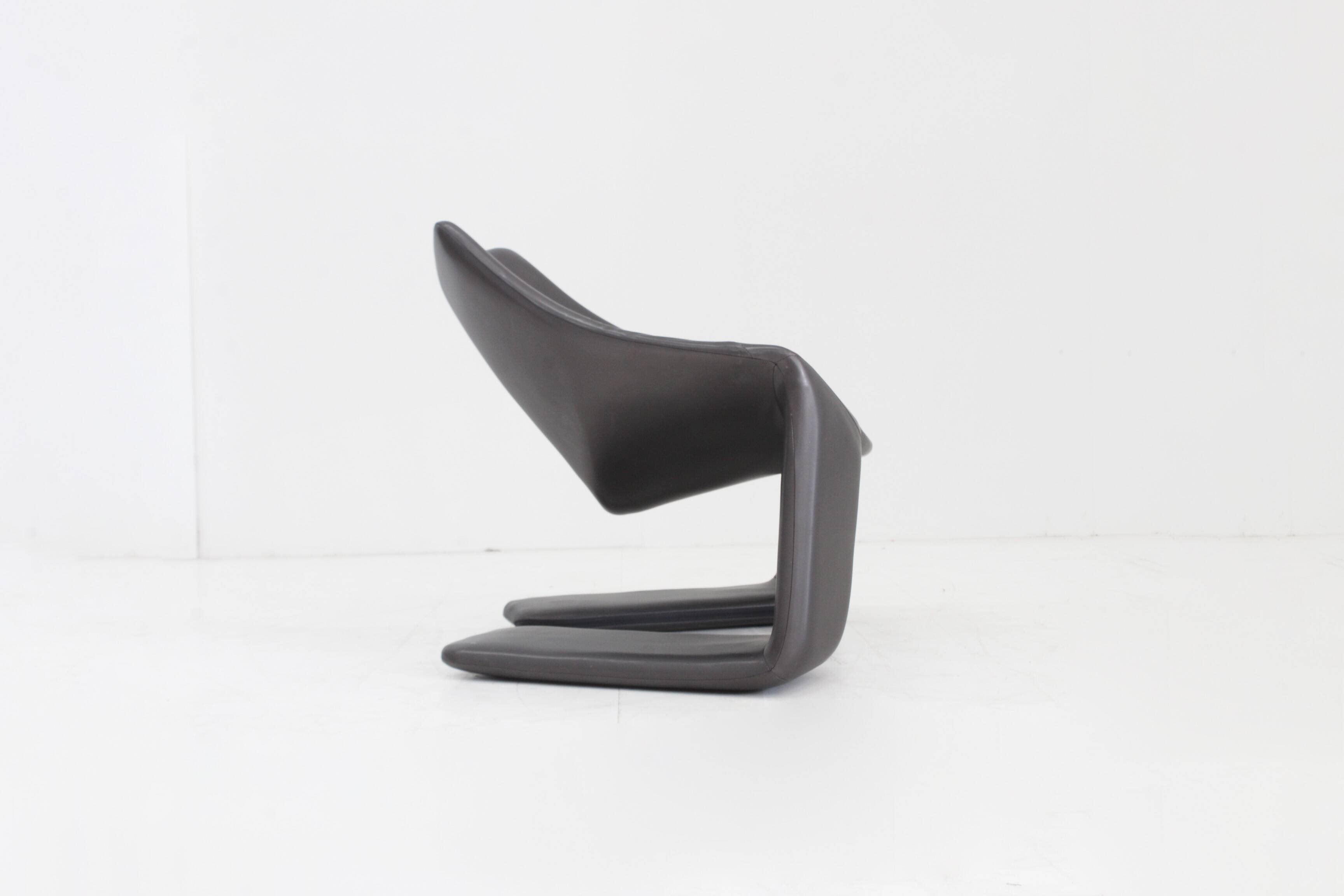 Chaise longue zen Kwok Hoi Chan de Steiner