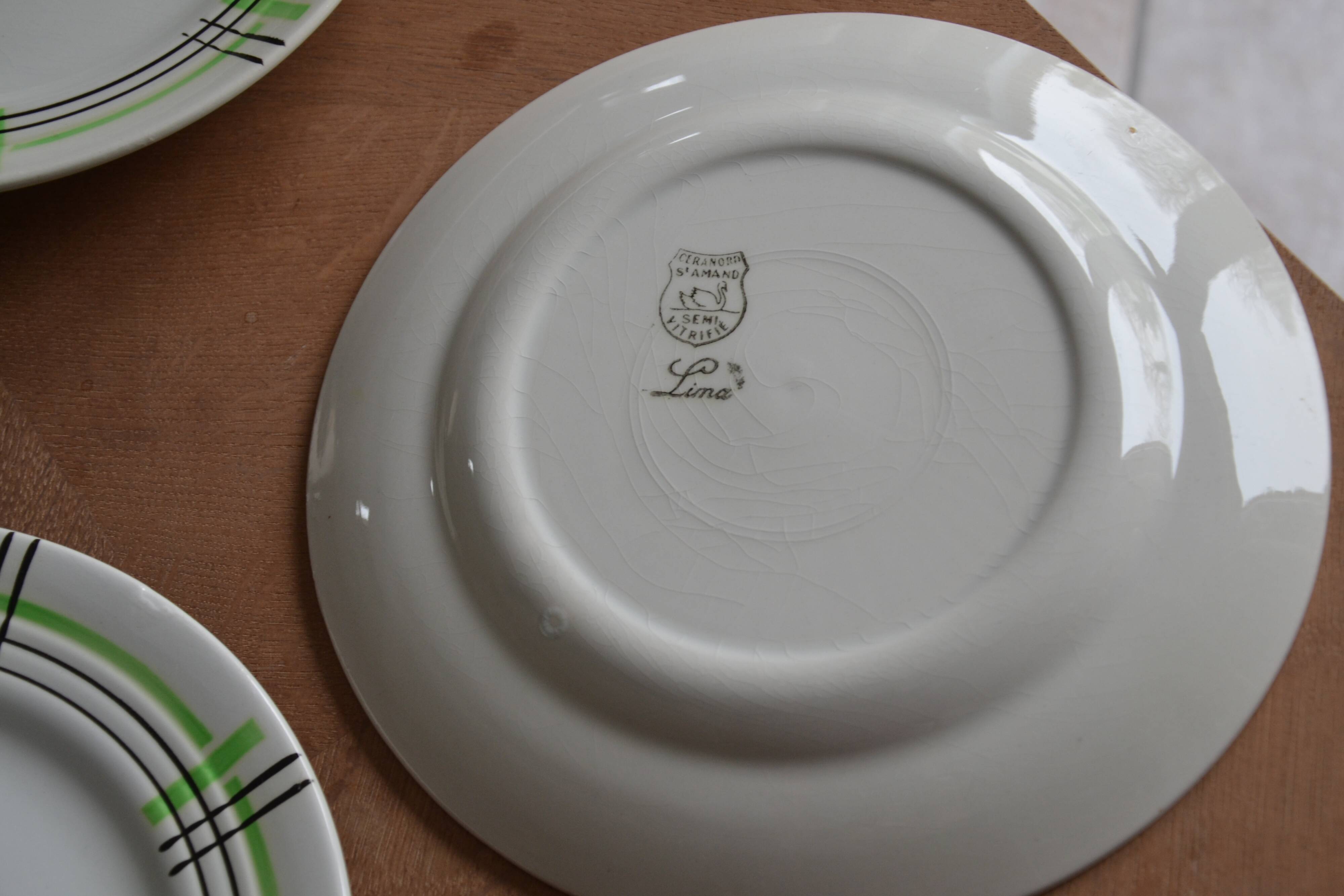 9 assiettes plates  à carreaux ceranord St Amand