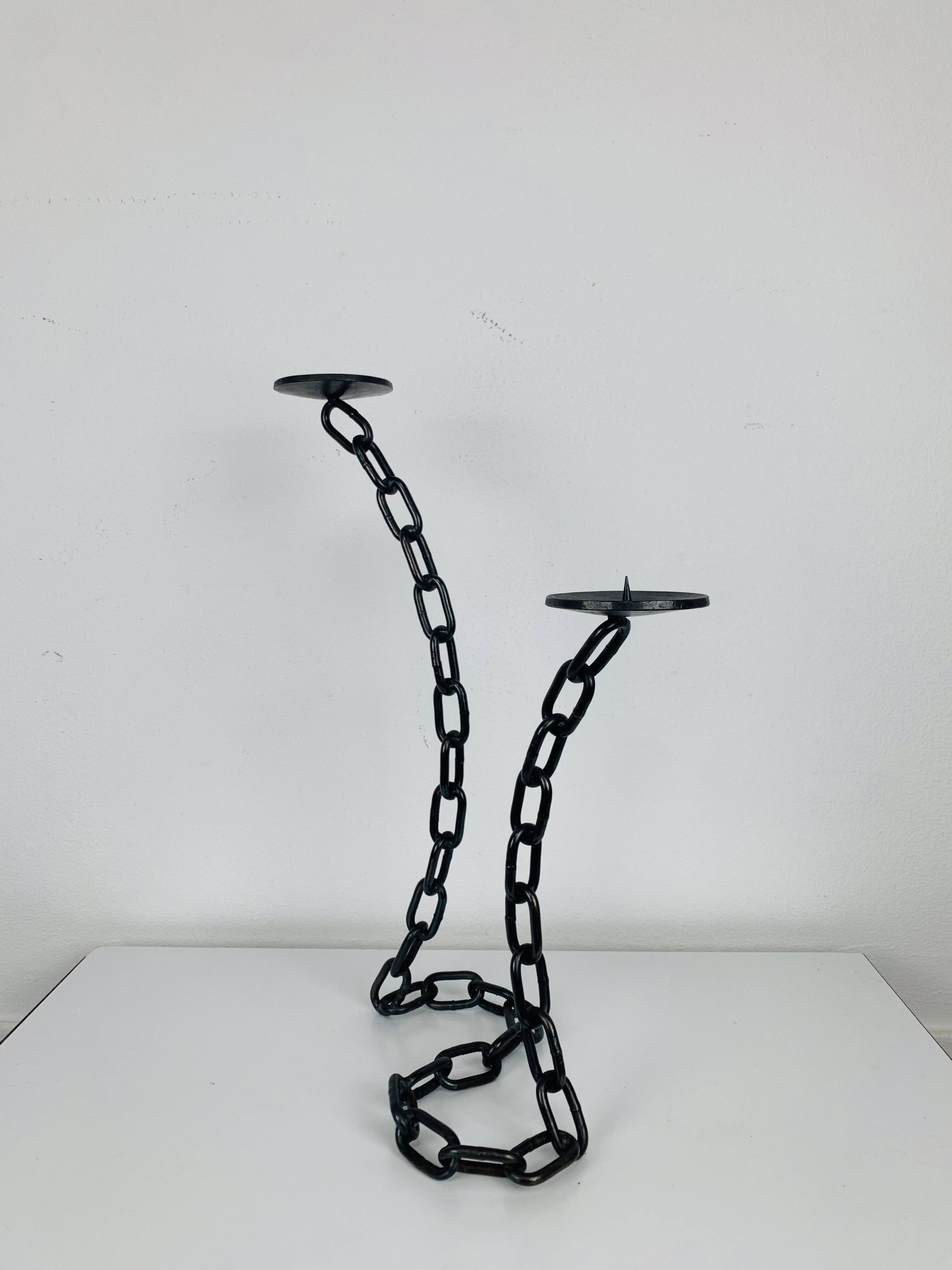 Brutalist and sculptural candle holder in wrought iron, chain links