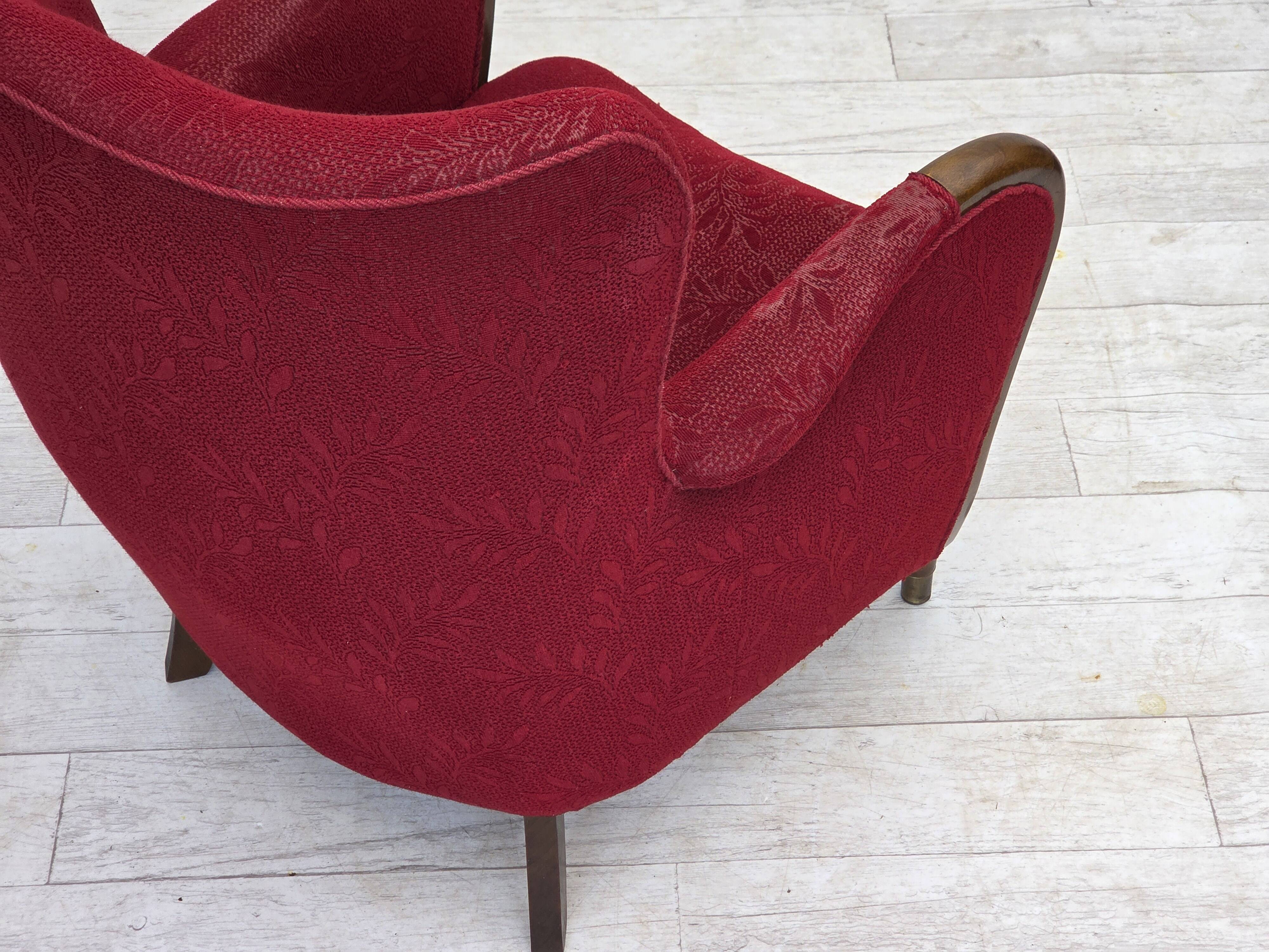 Fauteuil danois des années 1960, état d'origine, tissu en laine, pieds en bois de hêtre.