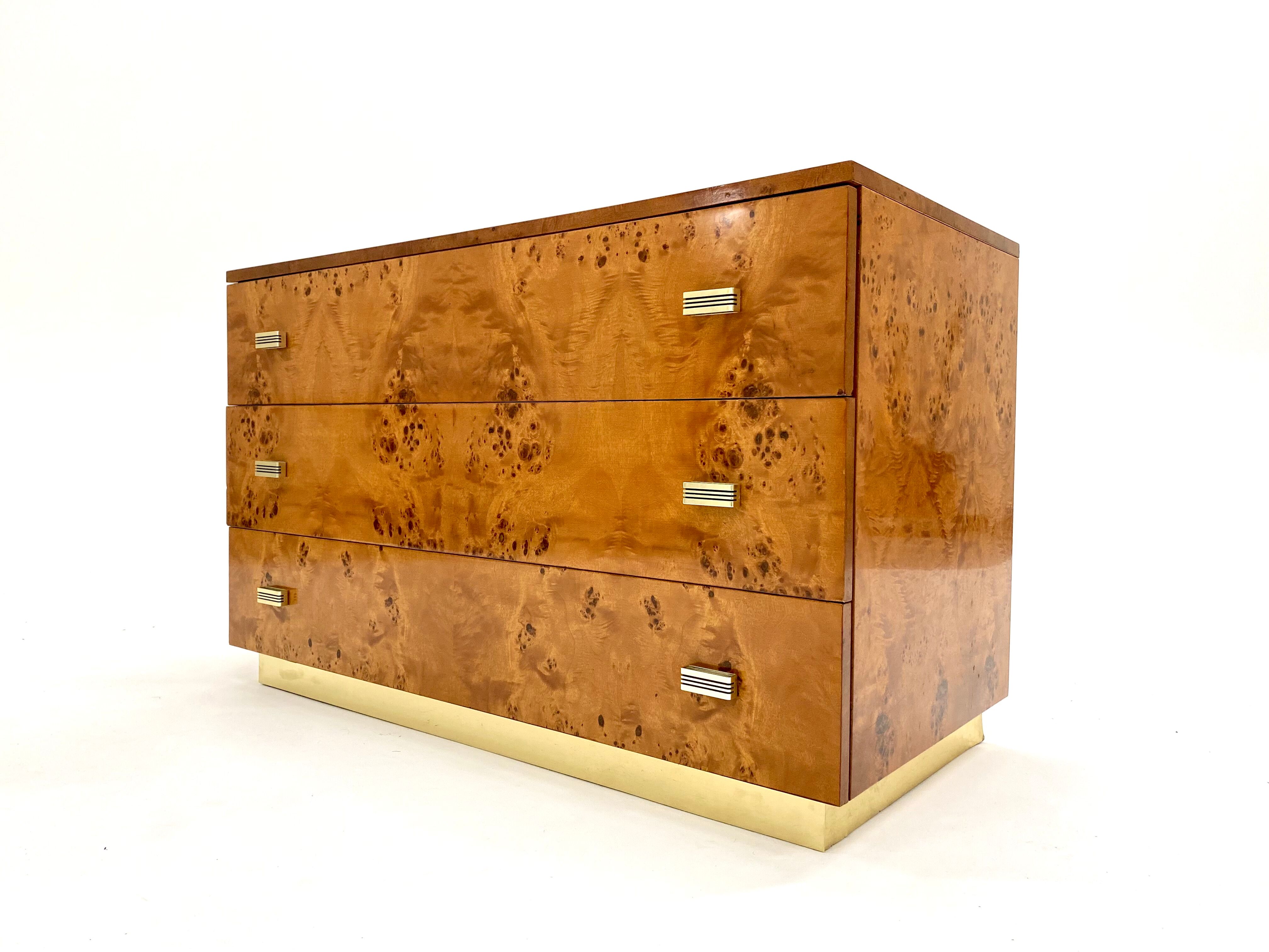 Chest of drawers in elm magnifying glass and brass 1970s