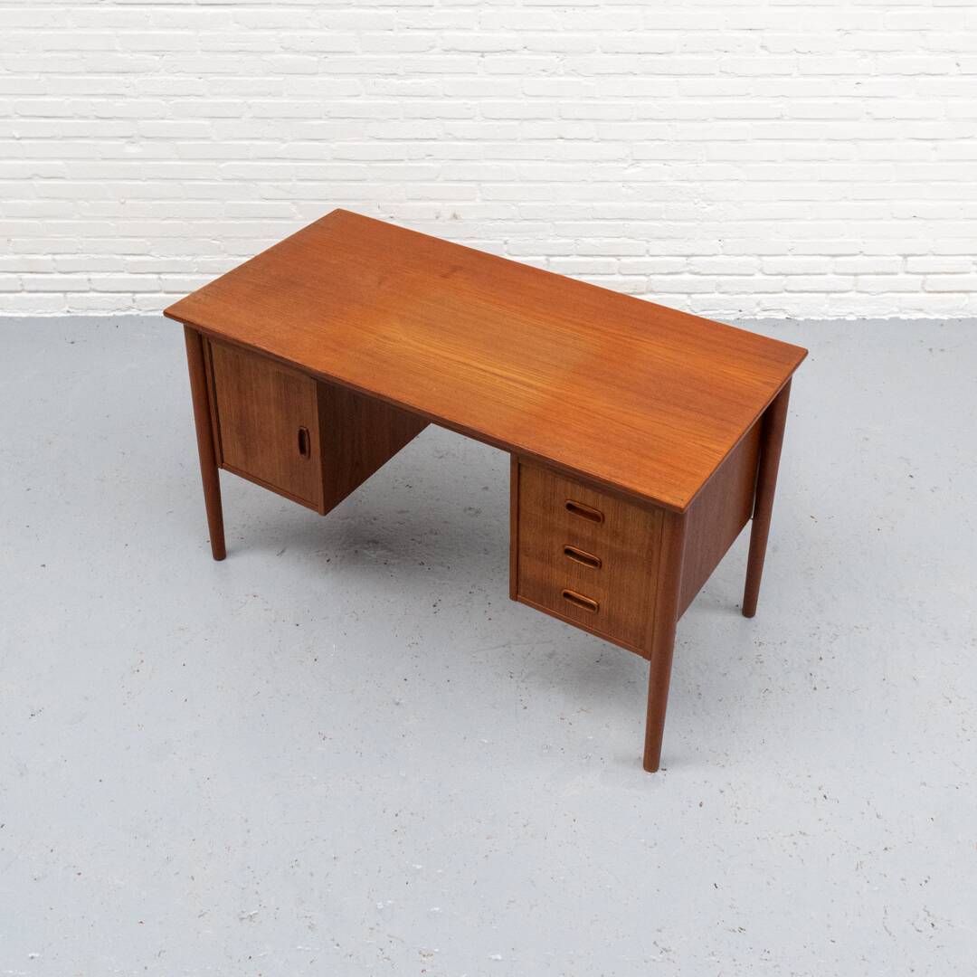 Bureau danois en teck des années 1960