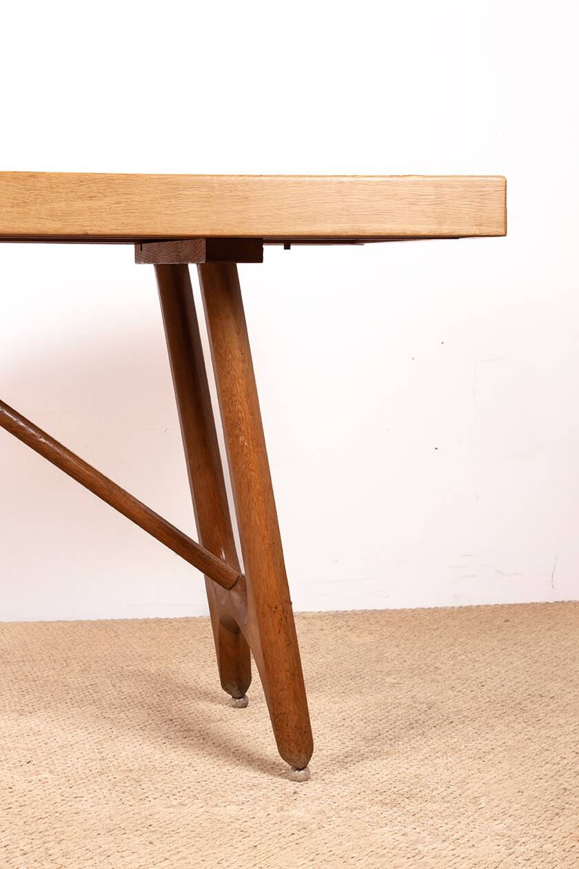 Large extendable dining table in oak by Guillerme and Chambron 1960.