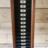 Ancien casier pour fiche de pointage usine