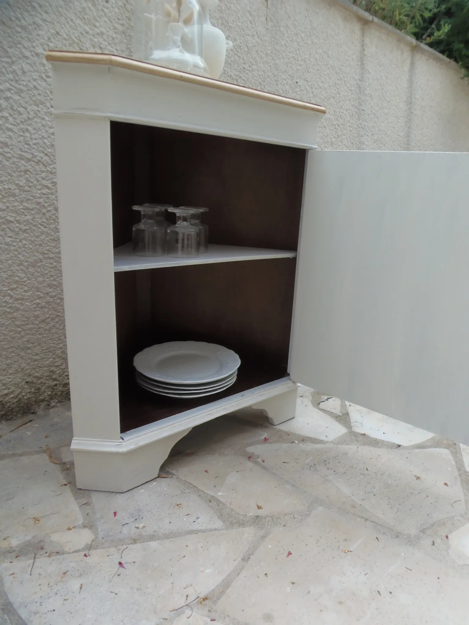 Vintage English corner cabinet enhanced in pearl grey, wooden top.