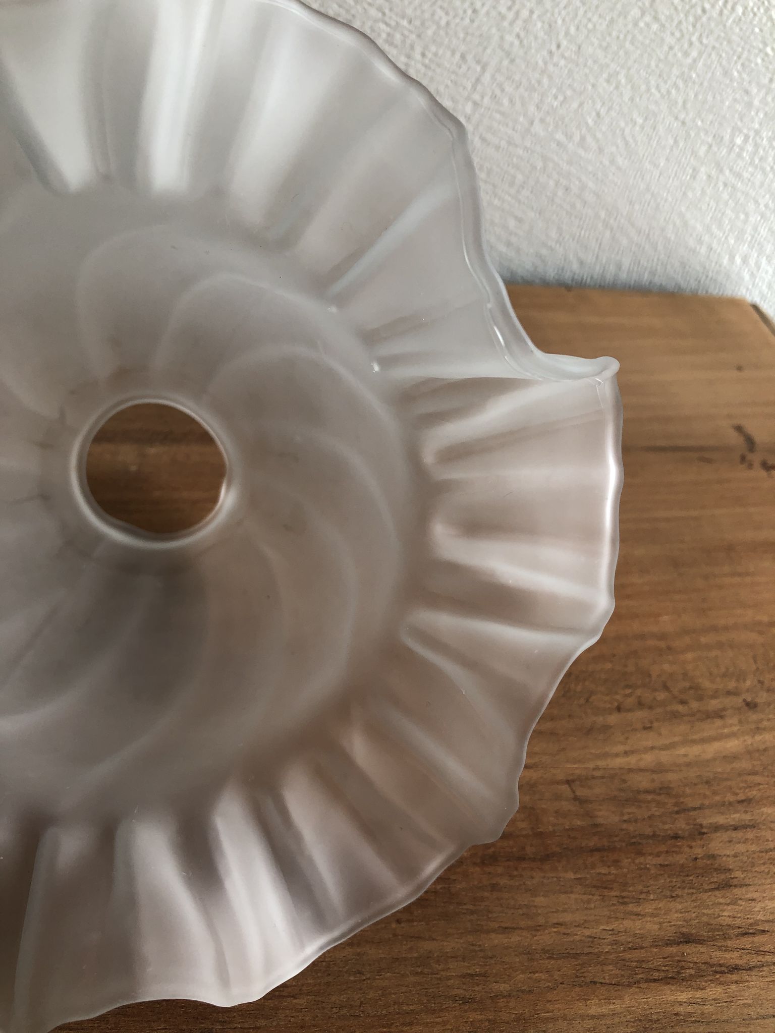 Globe tulip point luminaire