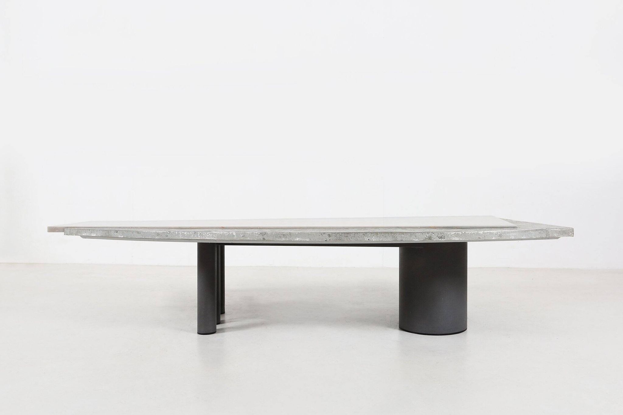 Table basse sculpturale en marbre et pierre par Pia Manu, années 1970
