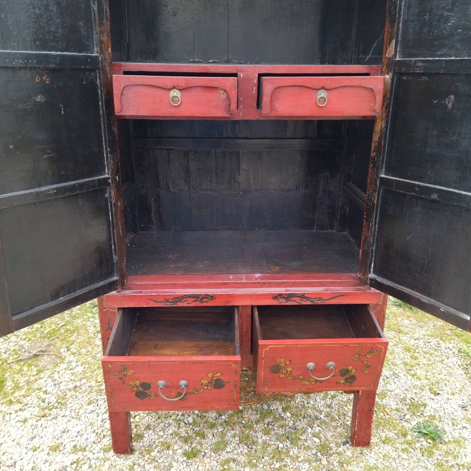 Lacquered cabinet China 50