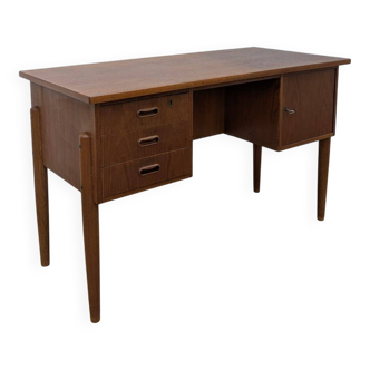 Vintage Scandinavian desk from the 1960s in teak.