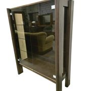 Vitrine vintage en bois massif avec verre fumé