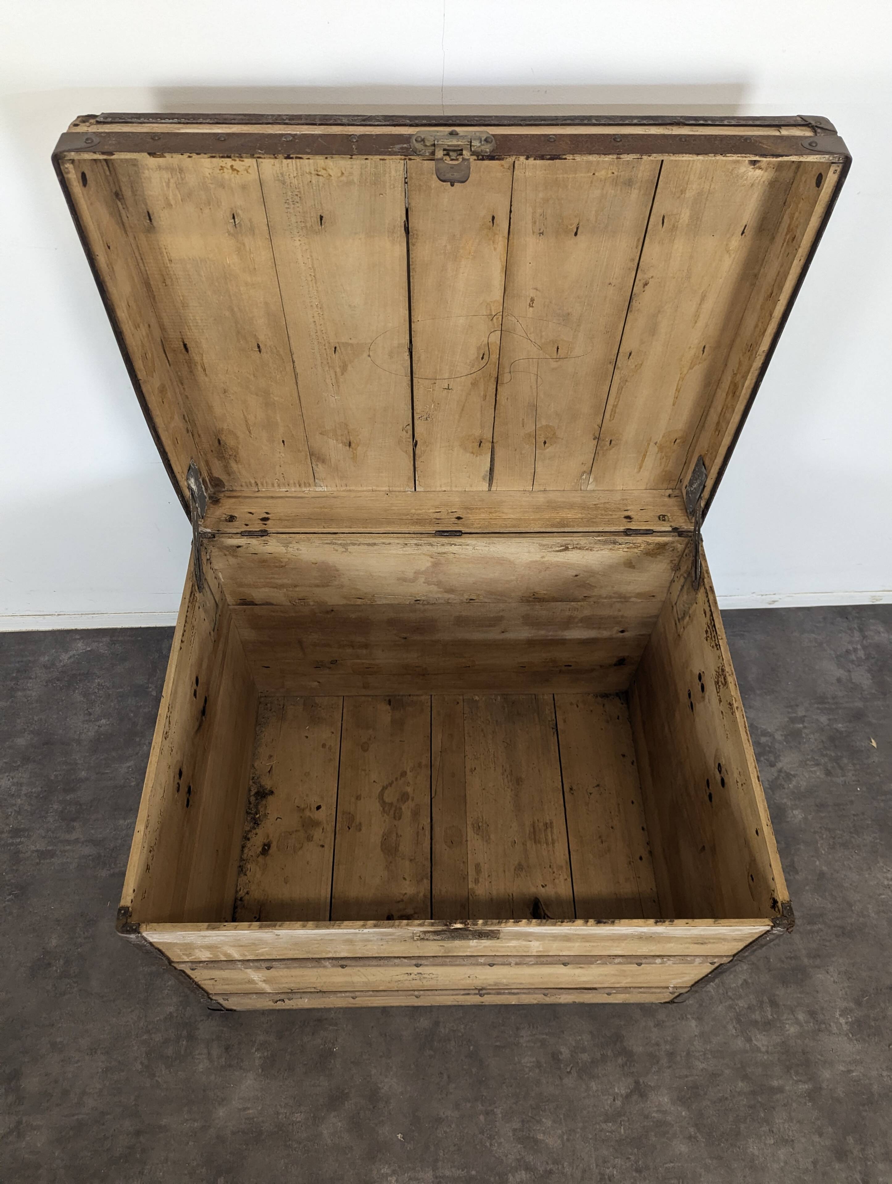 Malle de voyage en bois