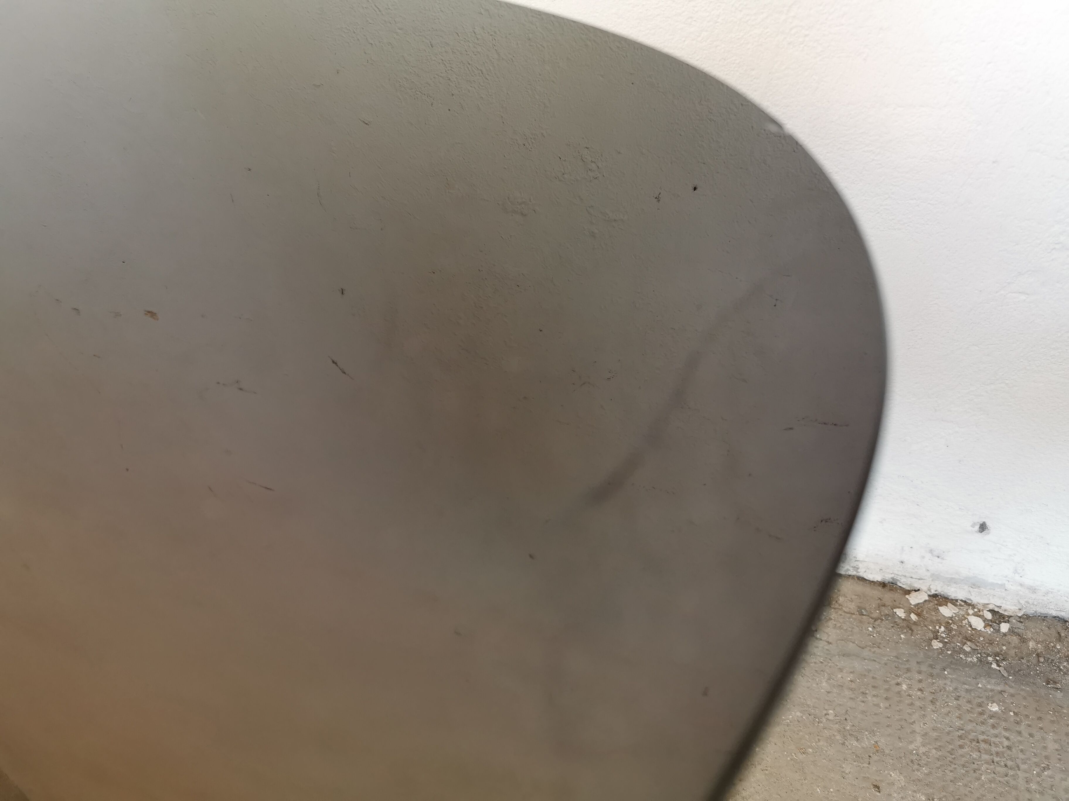 Oval coffee table in black opaline