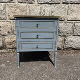 Nightstand/bedside table/small chest of drawers