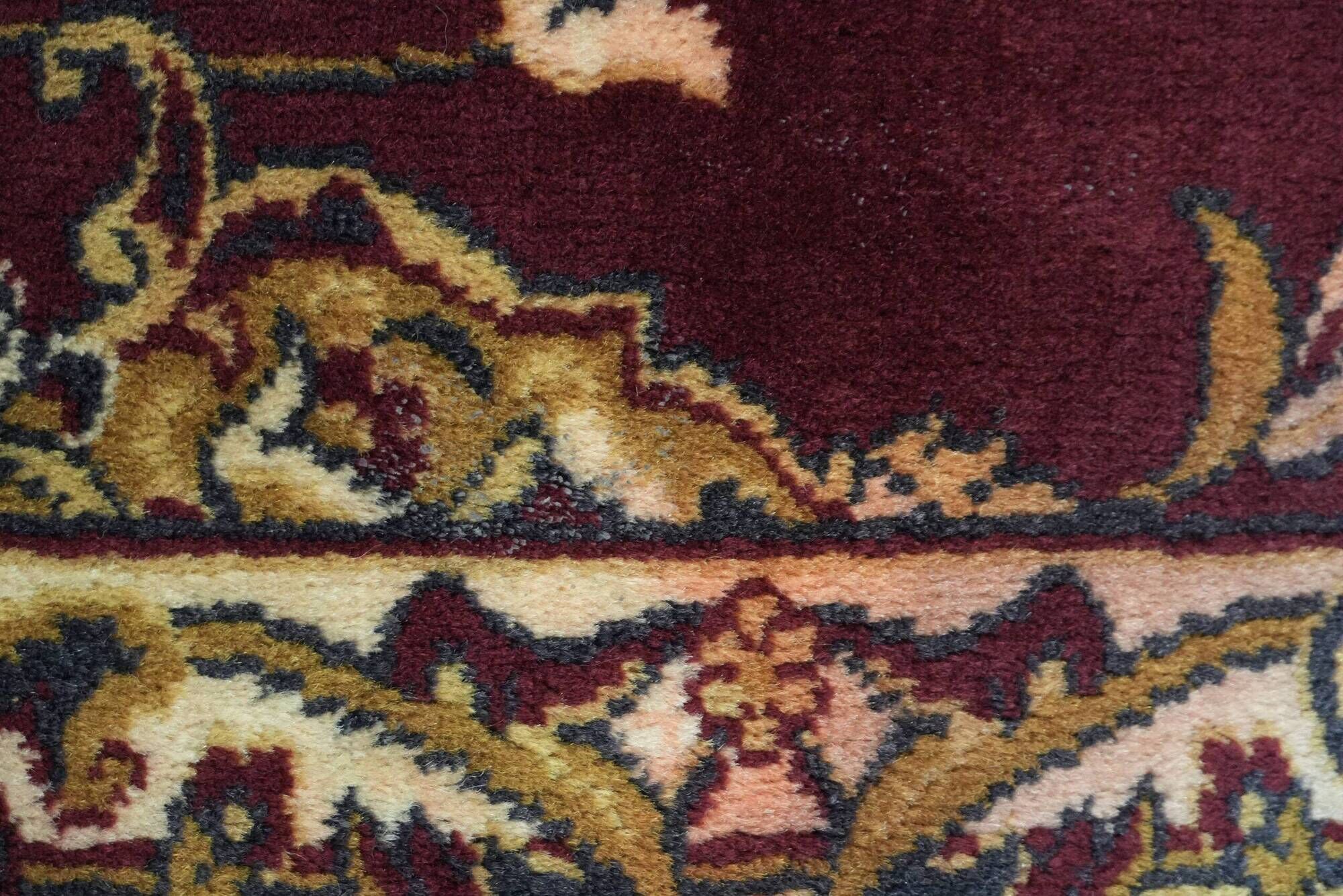 Rug with beautiful patterns in mainly red and yellow colours 296x203cm
