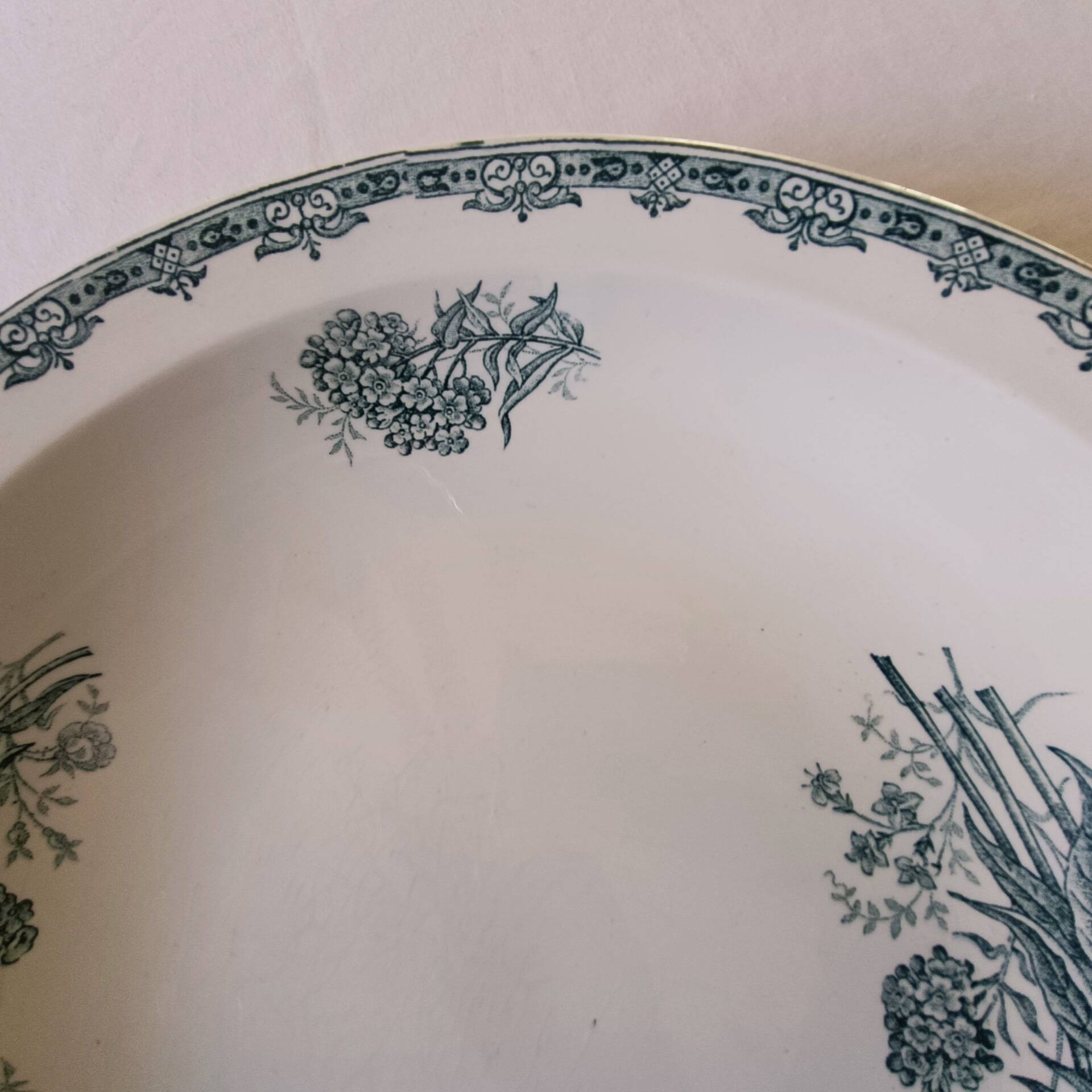 Plat de service ancien Terre de fer - Saint-Amand modèle "Daisy" - Cir