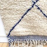 Moroccan Berber carpet Beni Ouarain ecru with majorelle blue diamonds 2.54x1.54m
