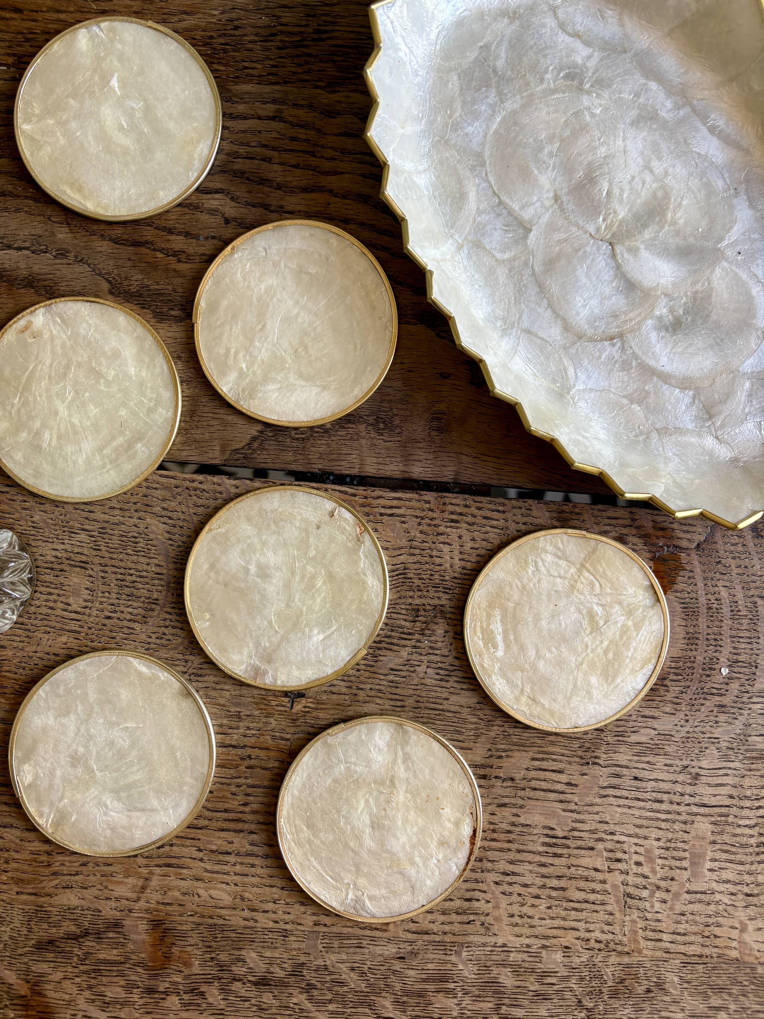 Lot of mother-of-pearl aperitif items, 7 coasters and a dish.