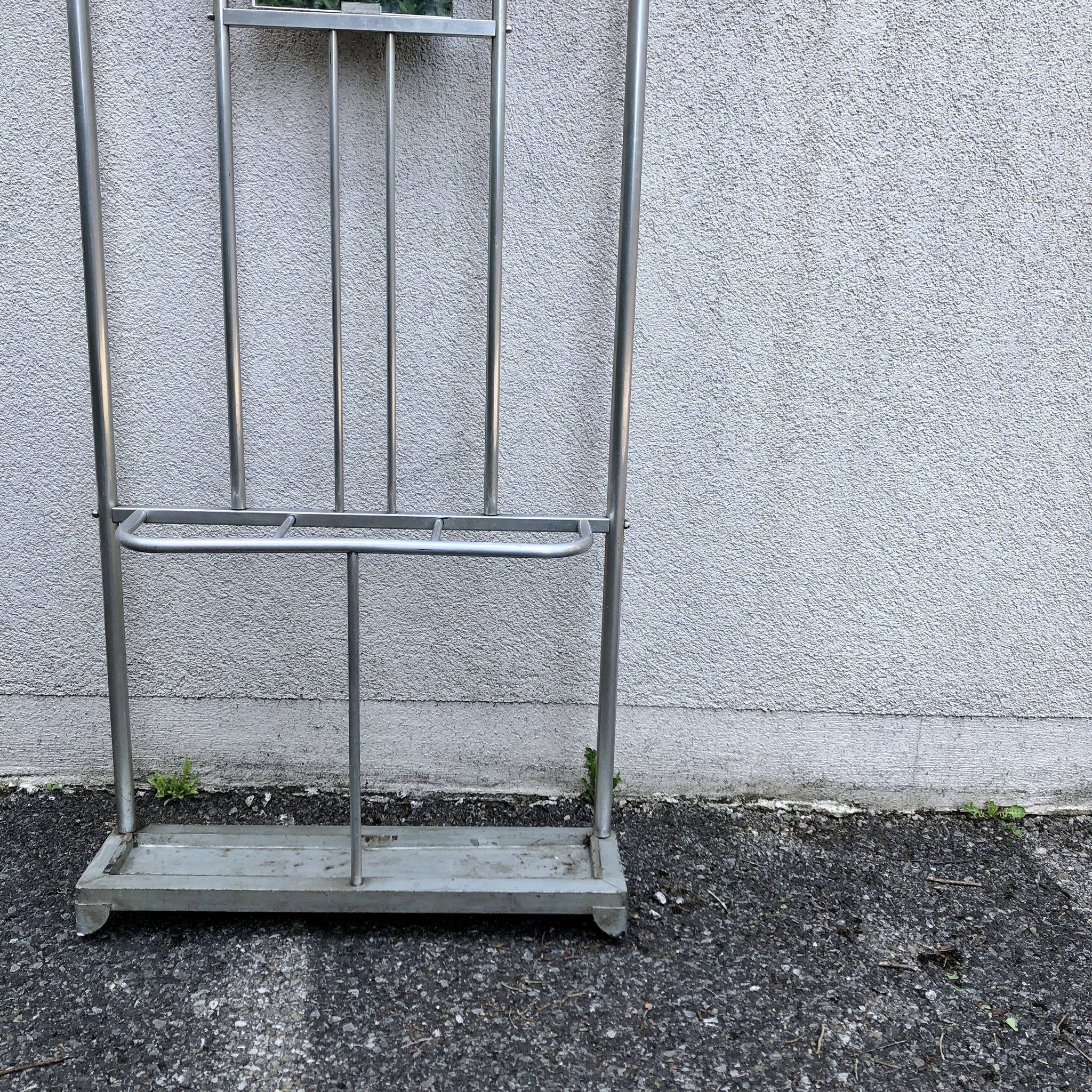 Cloakroom coat rack