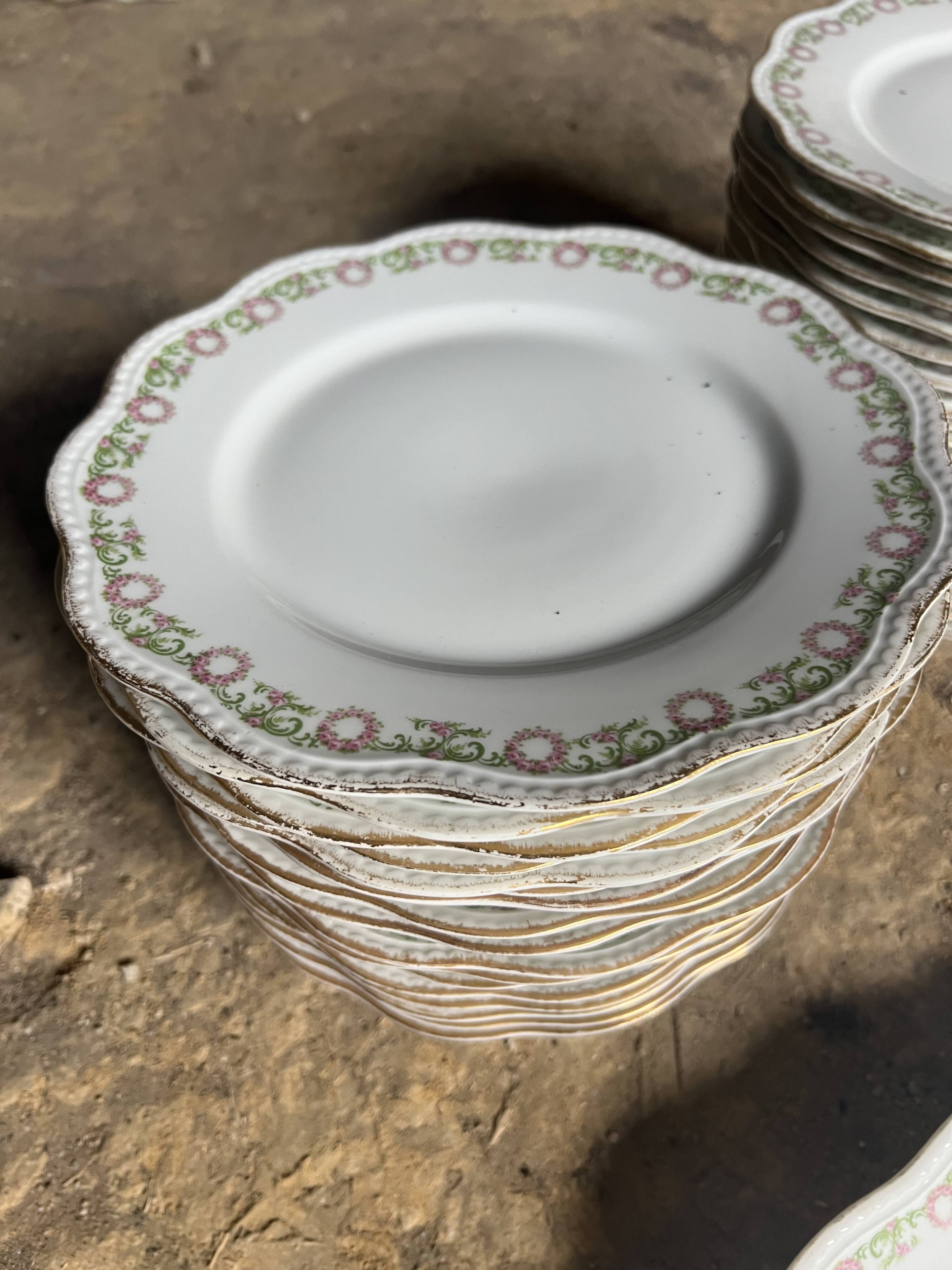 Large Limoges porcelain dinner service – floral decoration and gold trim