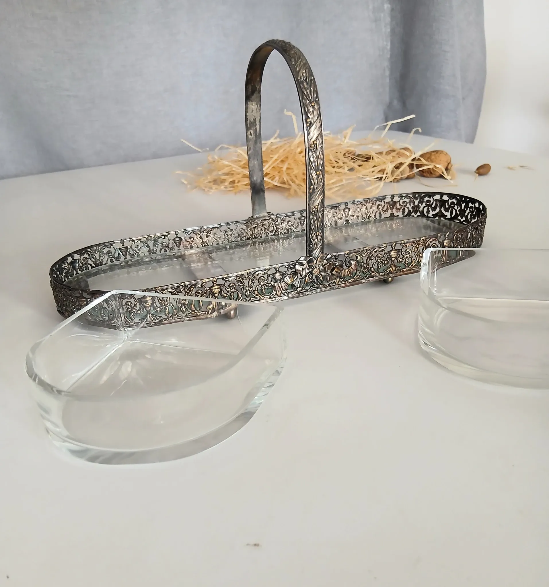 Louis XVI style table servant for hors d'oeuvres in silver-plated metal and glass.