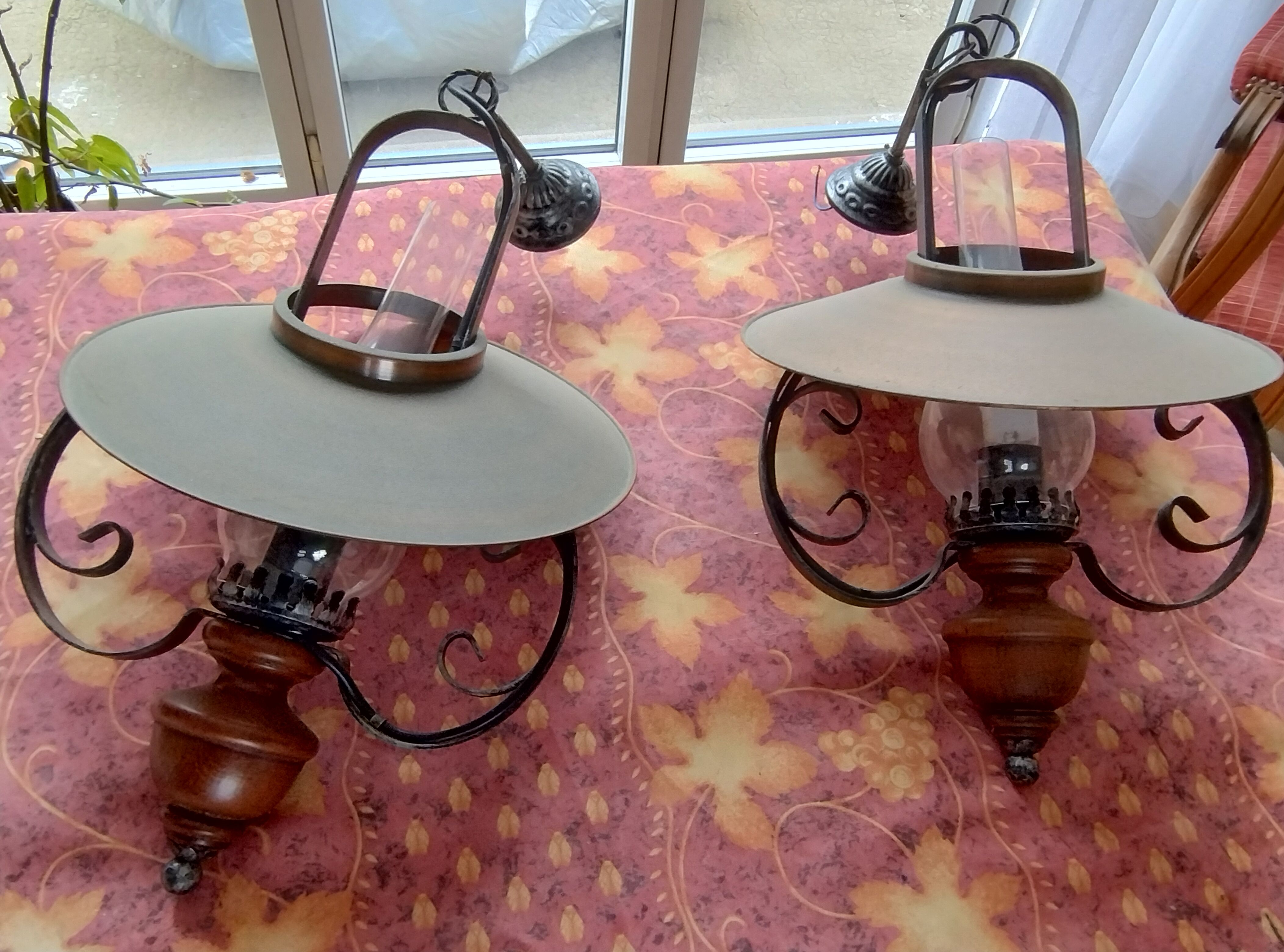 Suspension fer forgé et opaline