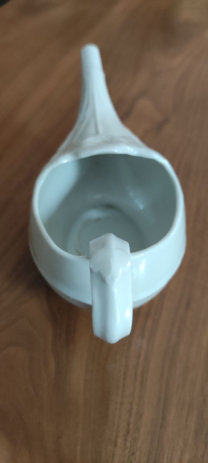 Old white vintage saucière