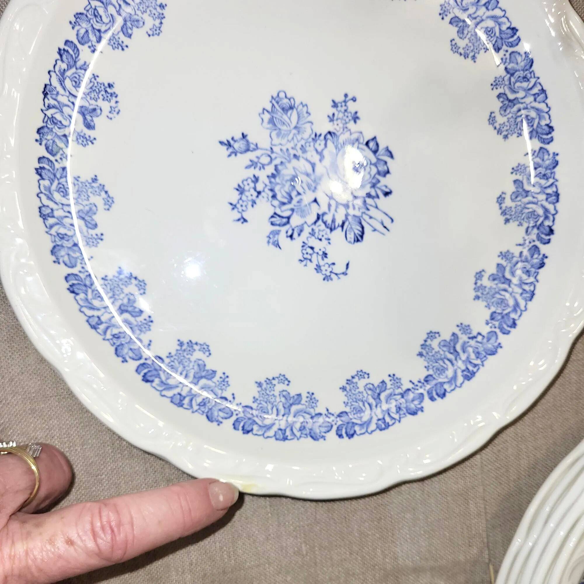 Superb service of 6 antique plates with blue floral decoration - Scalloped edge