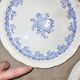 Superbe service de 6 assiettes anciennes à décor floral bleu - Bord festonn