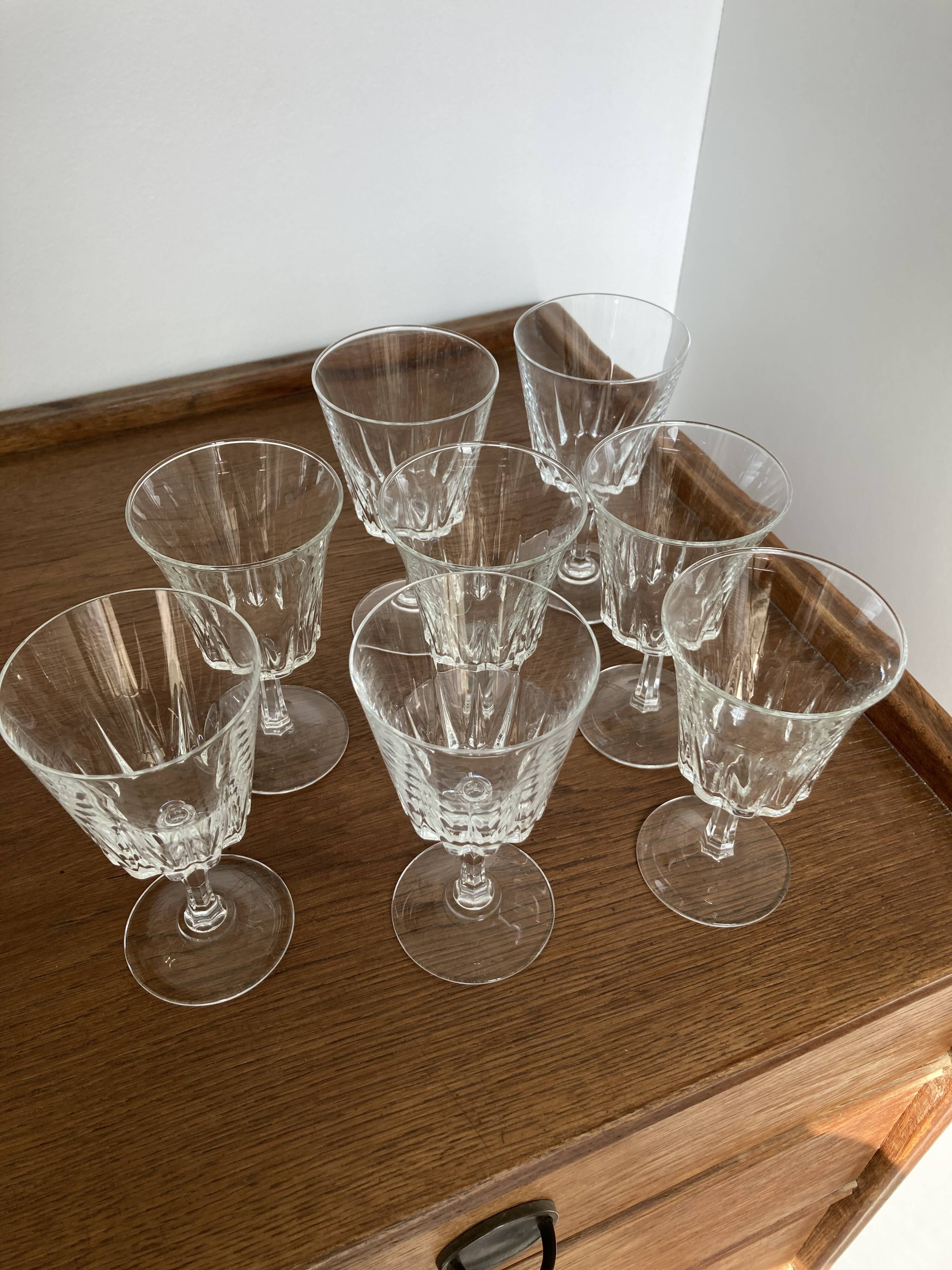 Set of 8 mismatched Arques crystal glasses