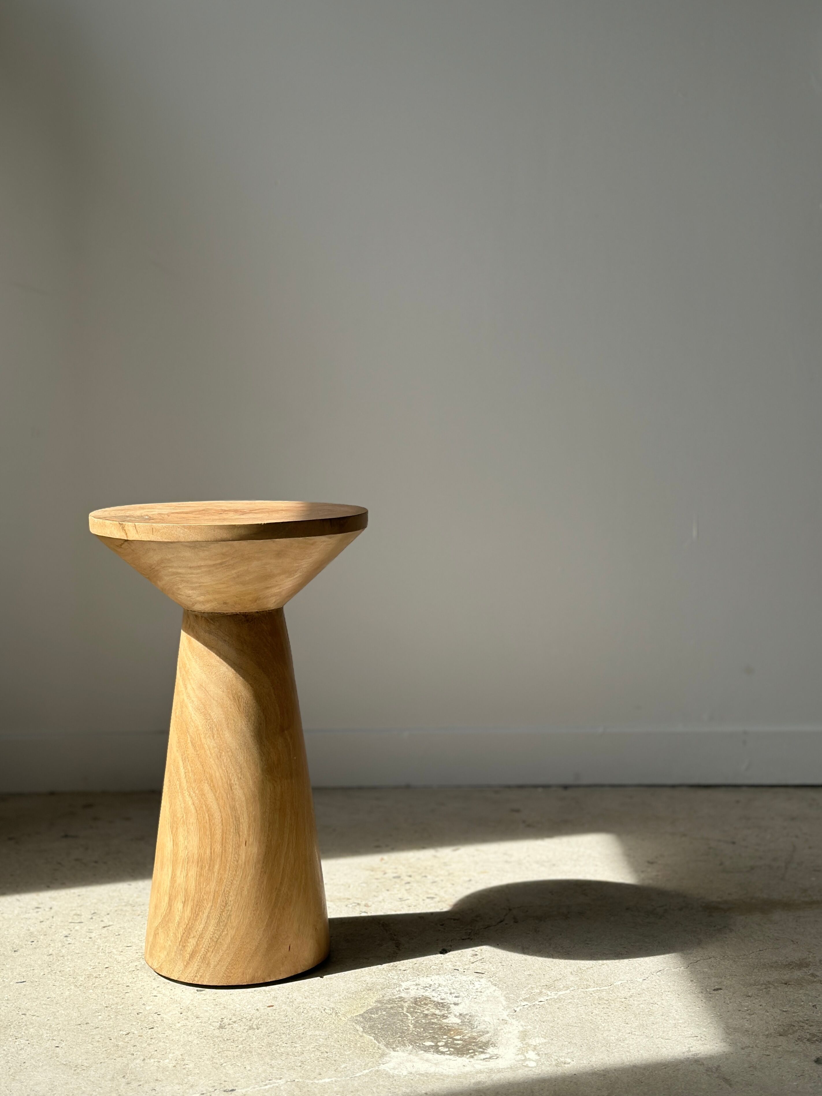 Side table, end of sofa in natural mango monoxyl conical tray H:50cm