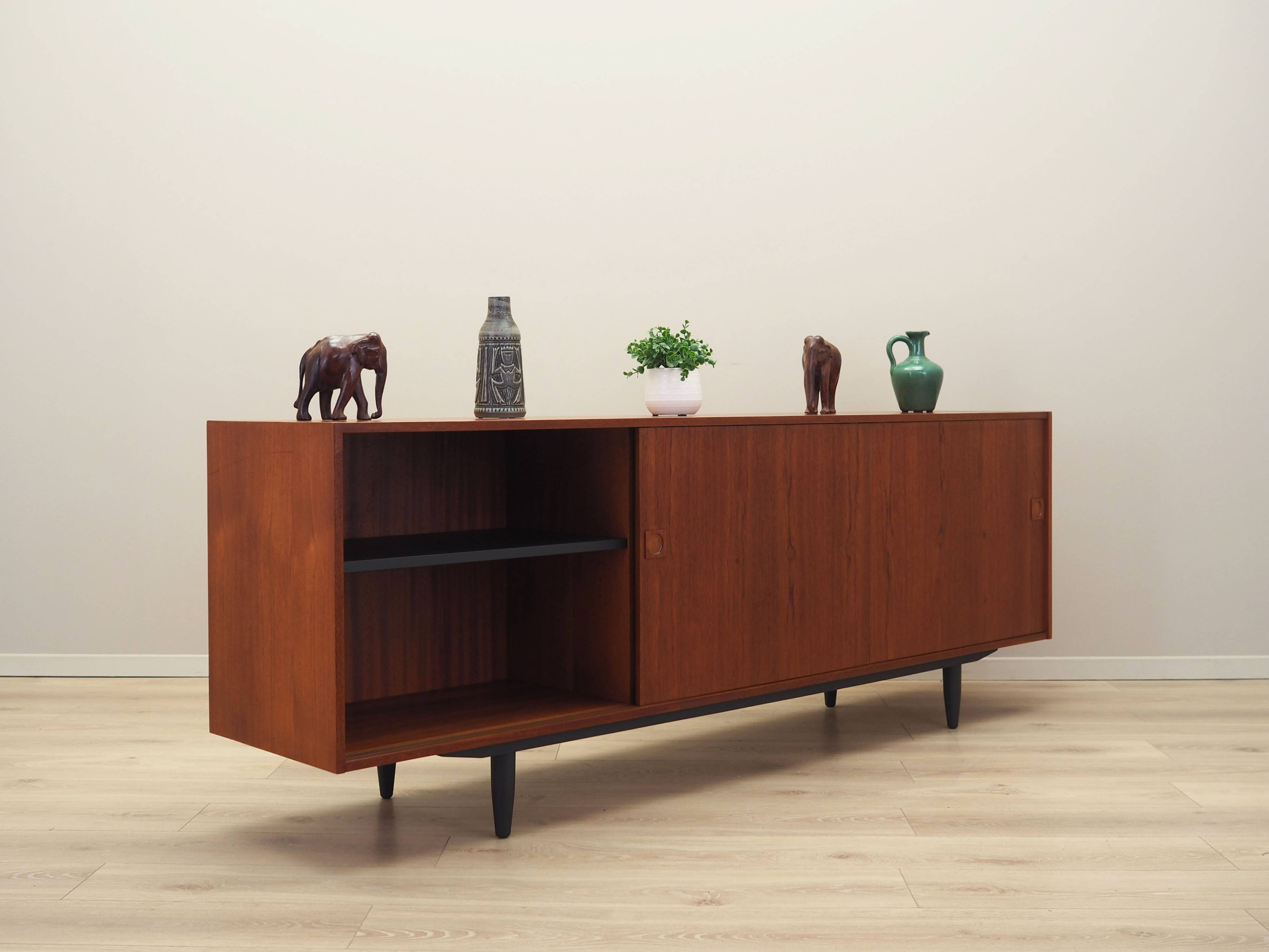 Buffet en teck, design danois, années 1970, production : Danemark