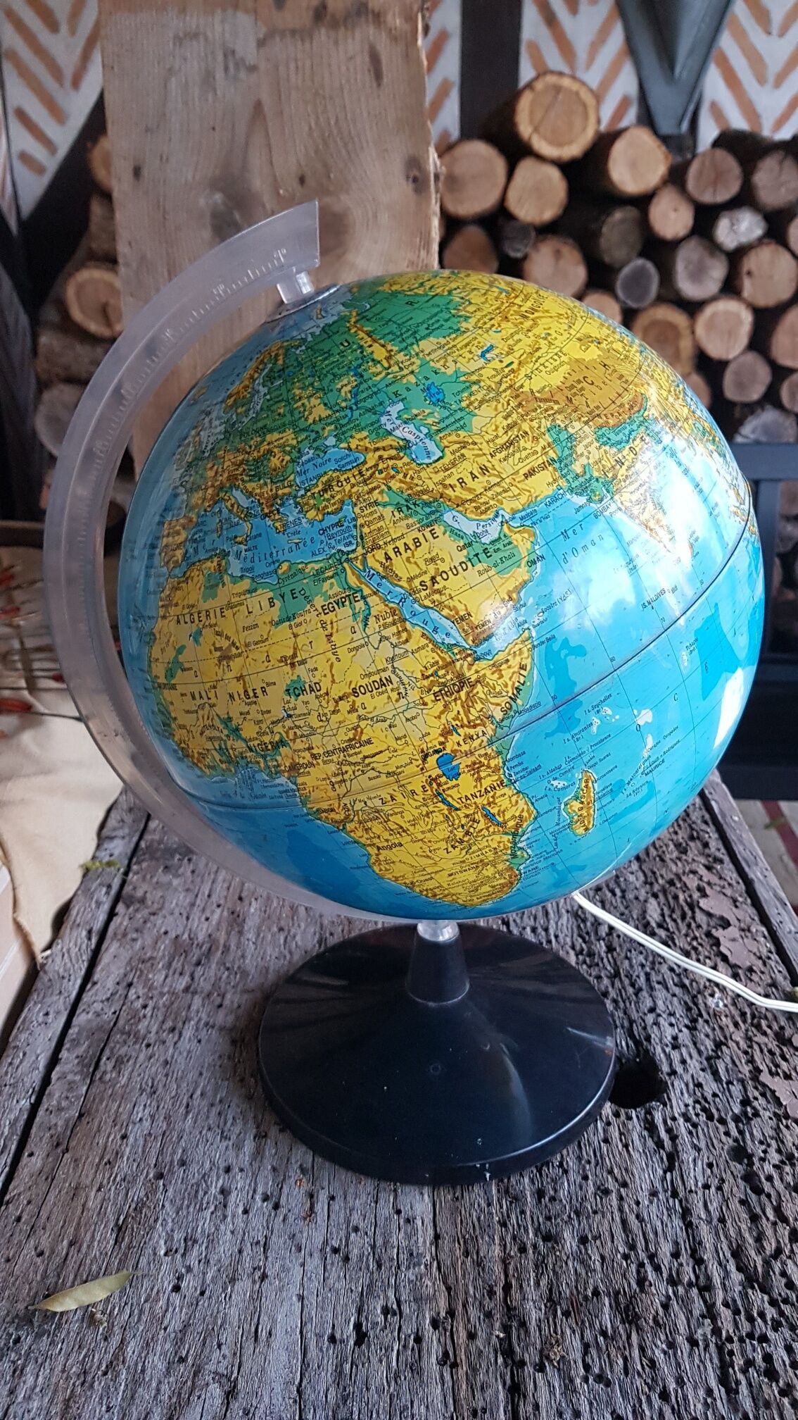 Vintage globe 1980