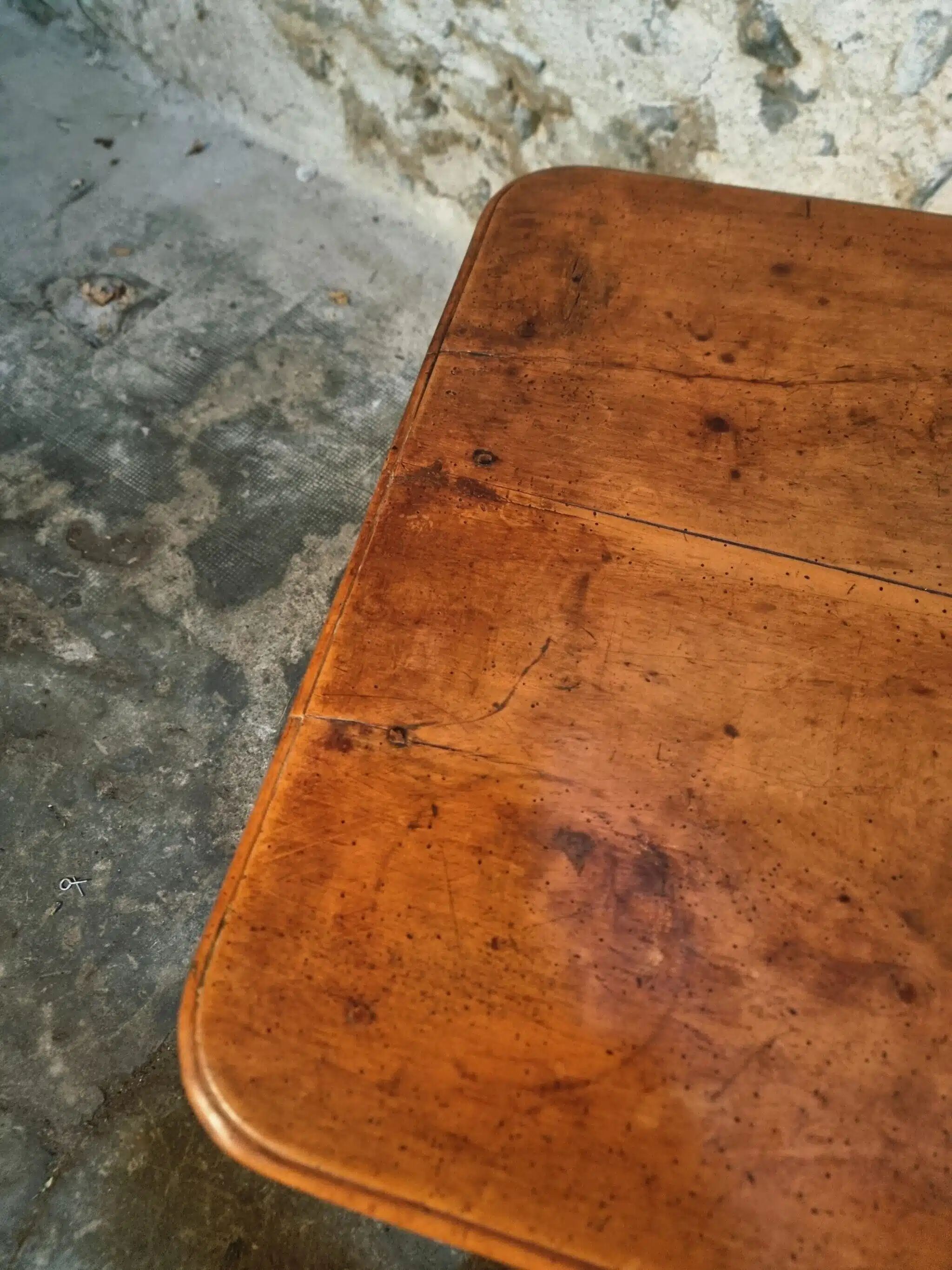 French side table in cherry wood, late 18th century.