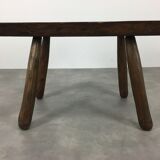Coffee table brutalizes solid wood, tree trunk