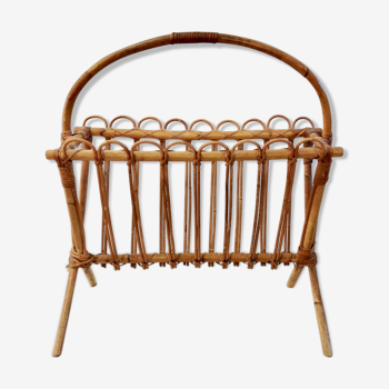 Magazine rack in wicker