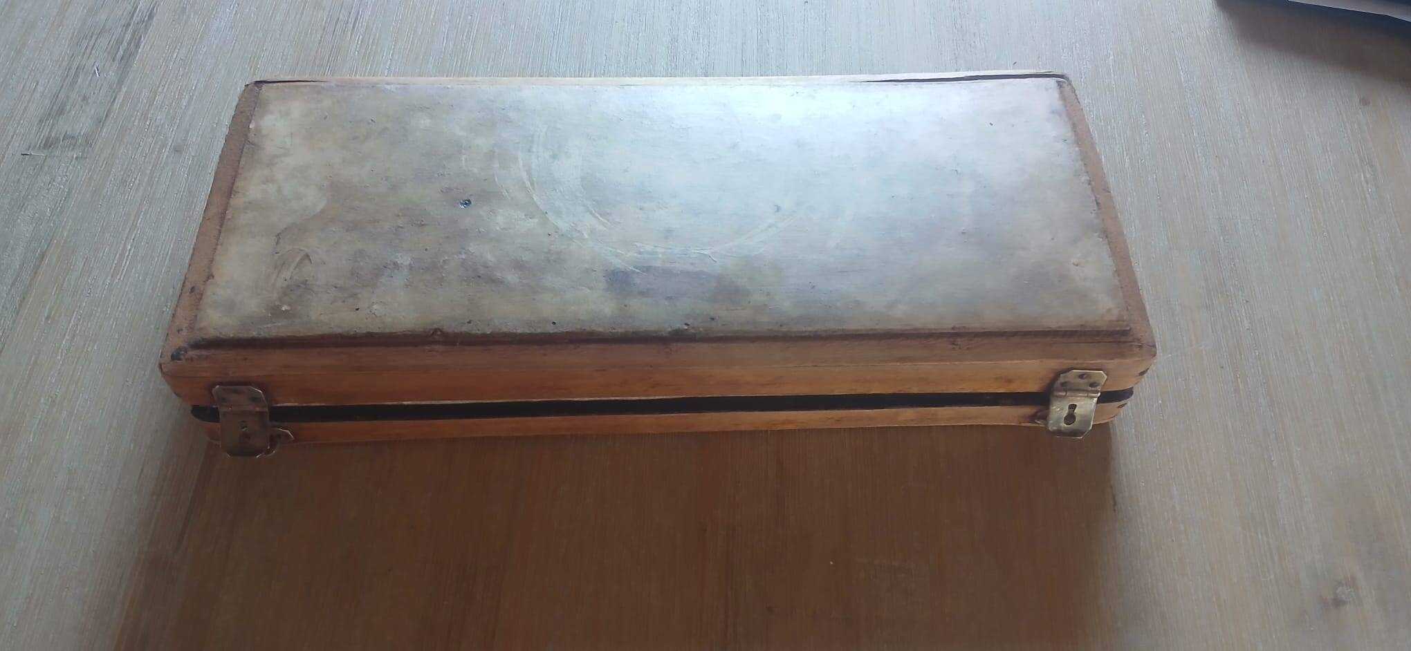 Antique fish service