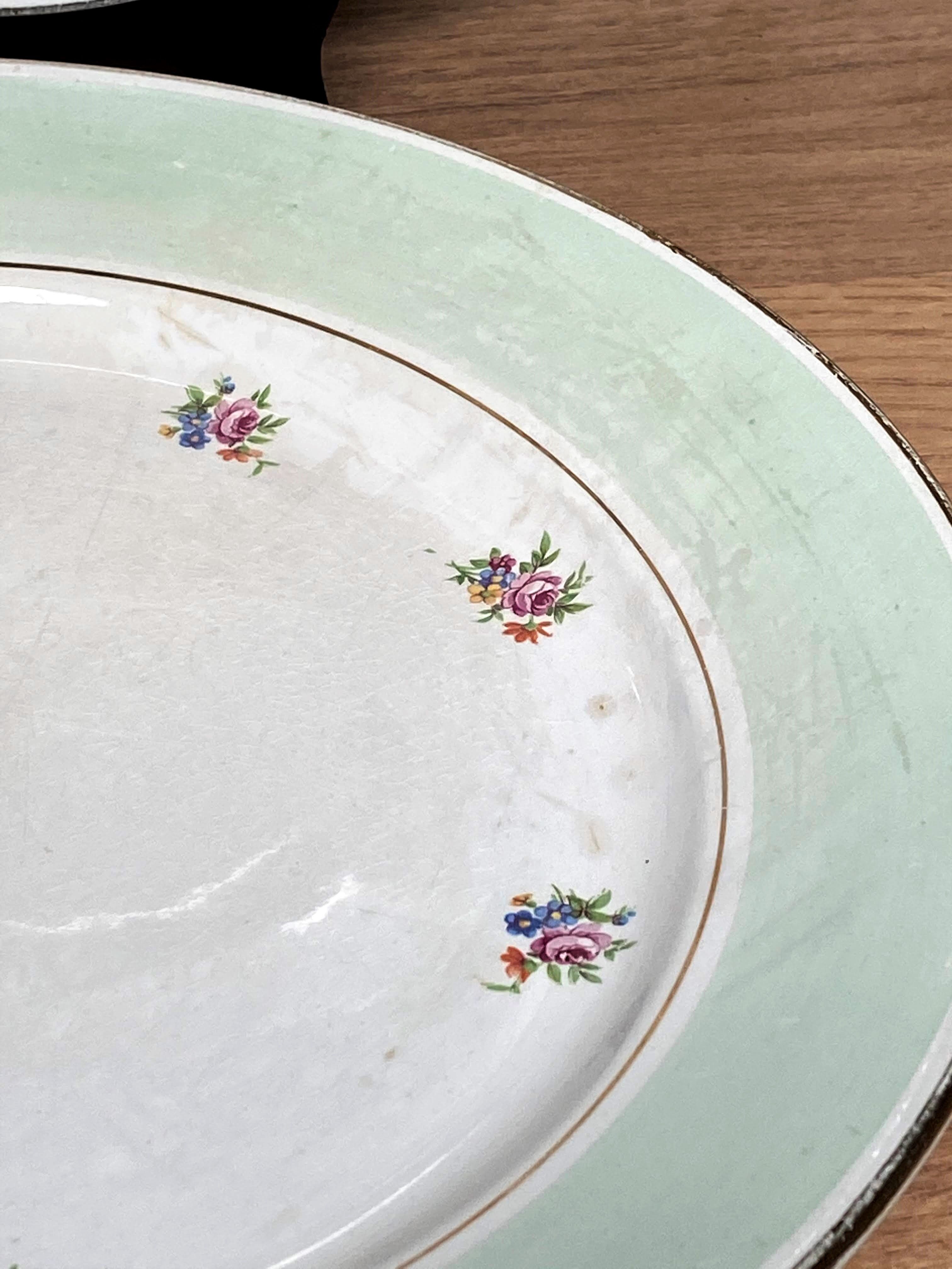 Set of 2 mismatched serving dishes